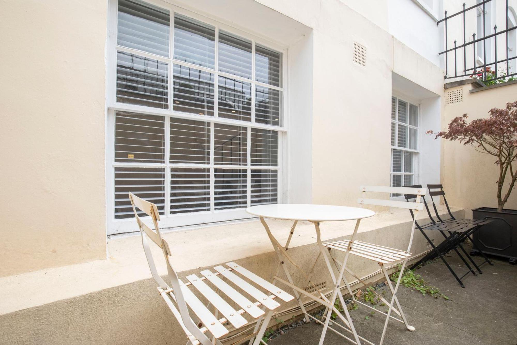 Apartment Two Bedroom Period Flat In Montpellier Cheltenham