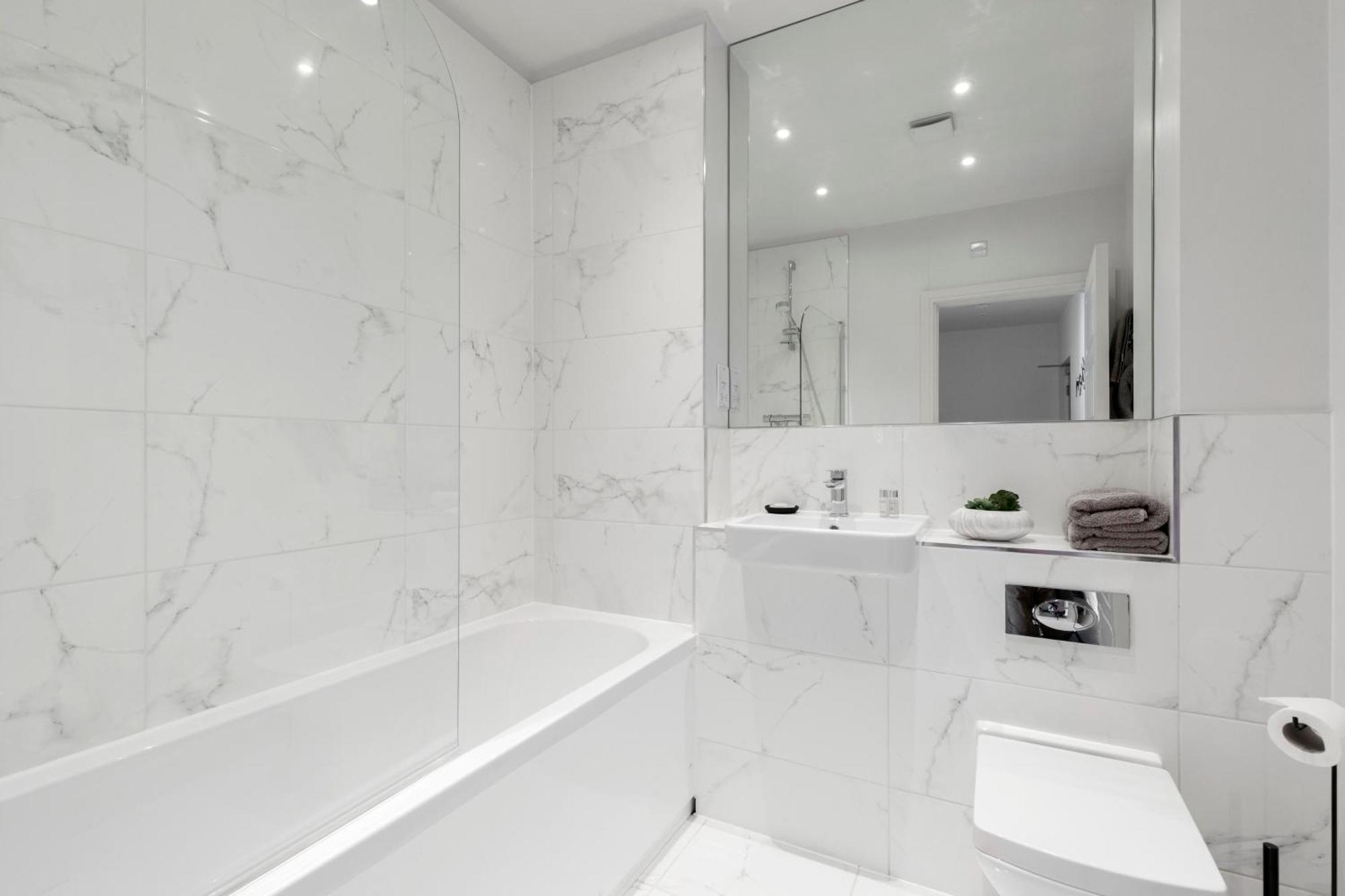 Elliot Oliver - Cosy 2 Bedroom Town Centre Apartment *