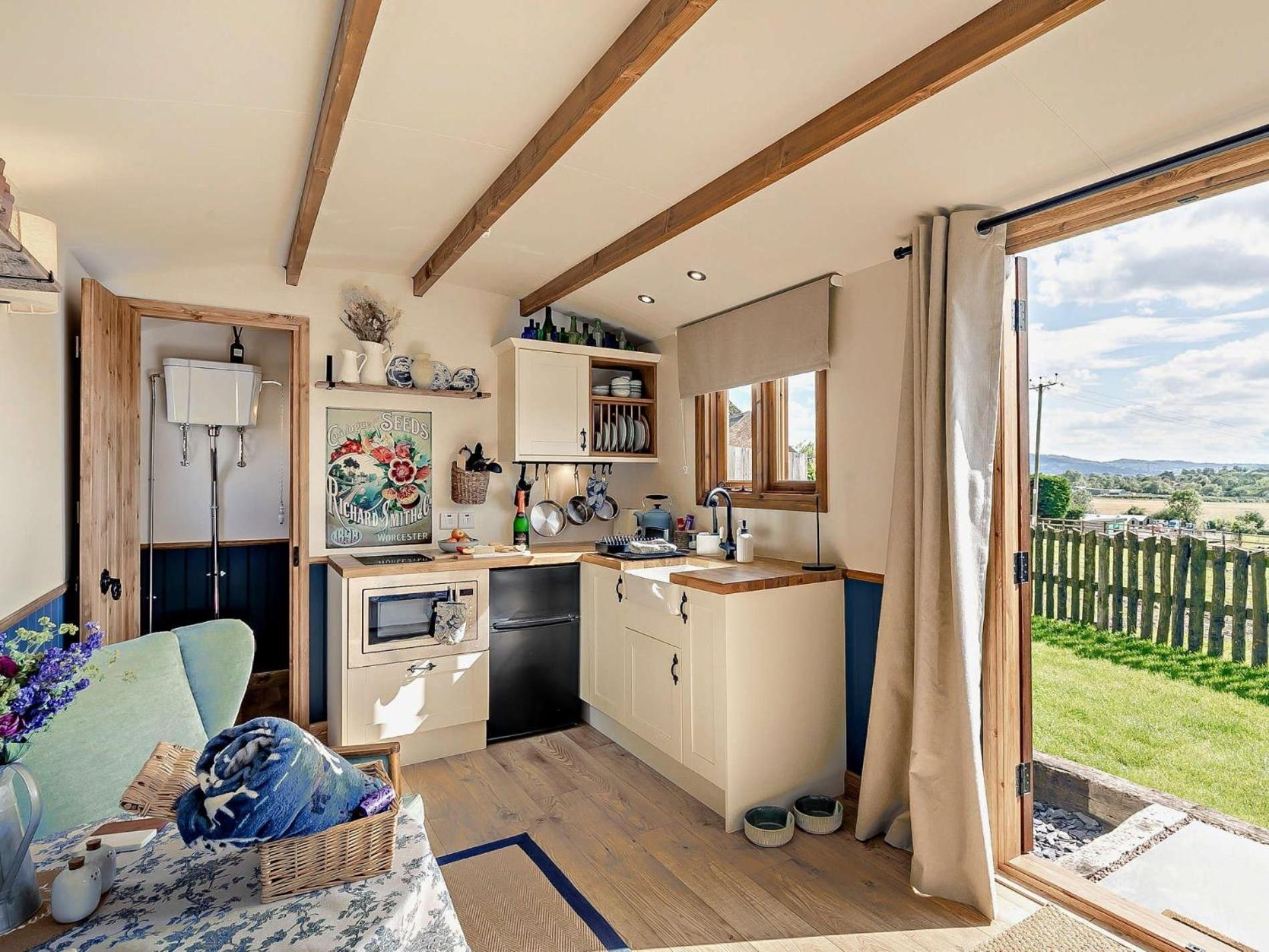 Holiday home 1 Bed In 95422 Cheltenham