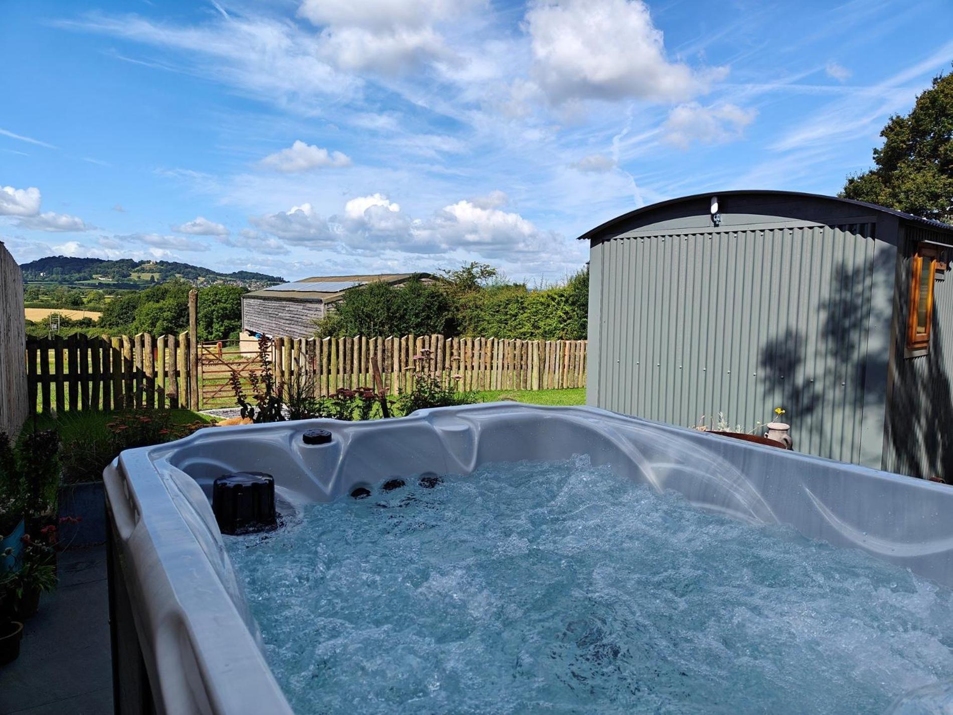 1 Bed In 95422 Holiday home Cheltenham
