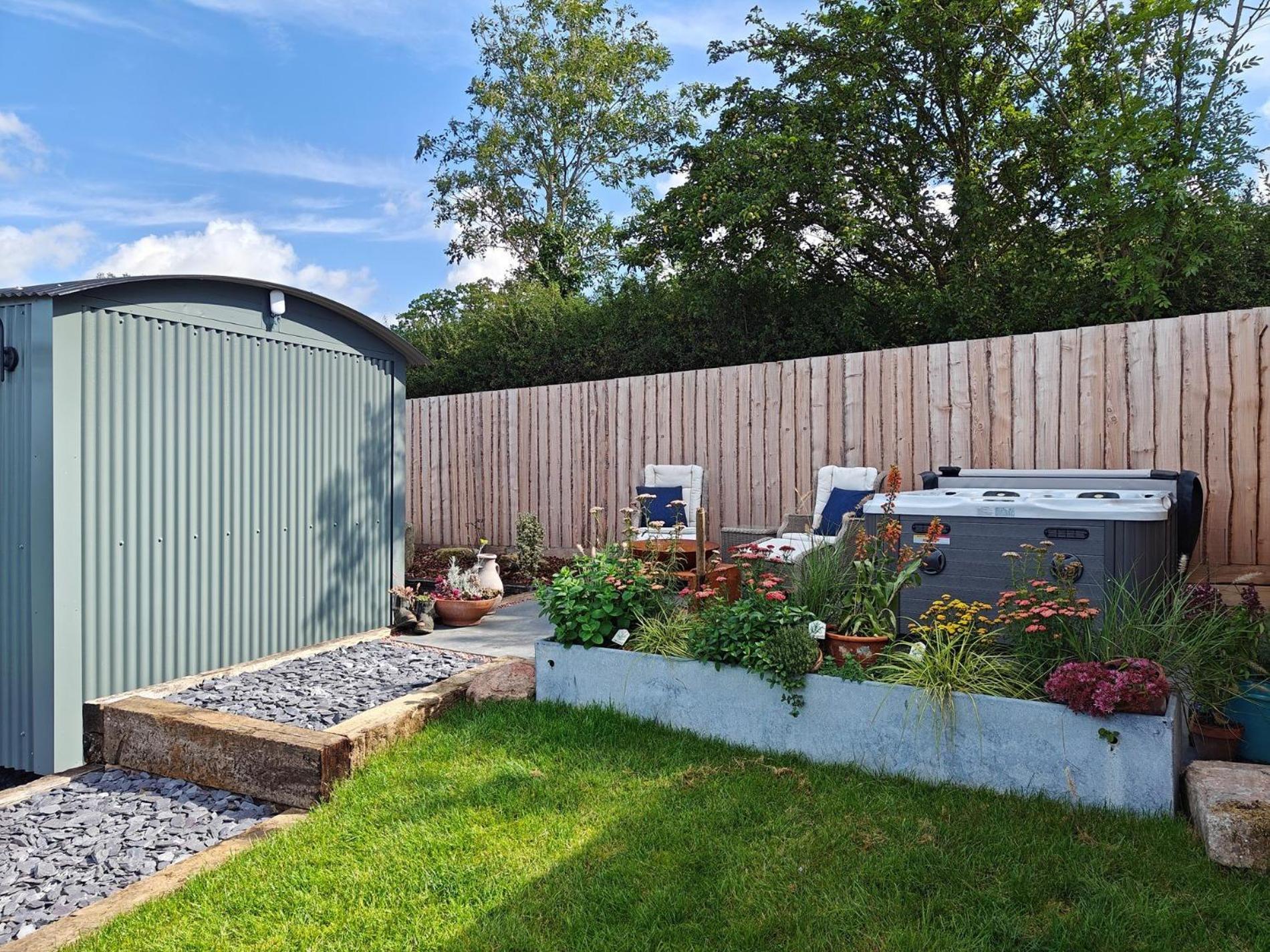 Holiday home 1 Bed In 95422 Cheltenham