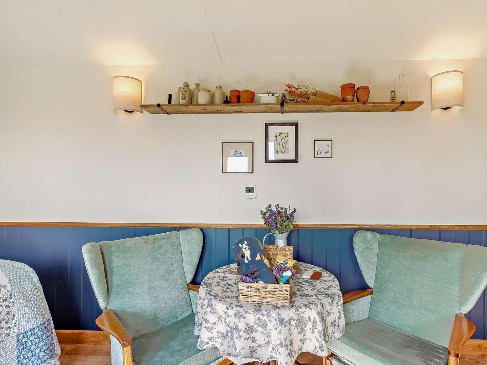 1 Bed In 95422 Holiday home Cheltenham