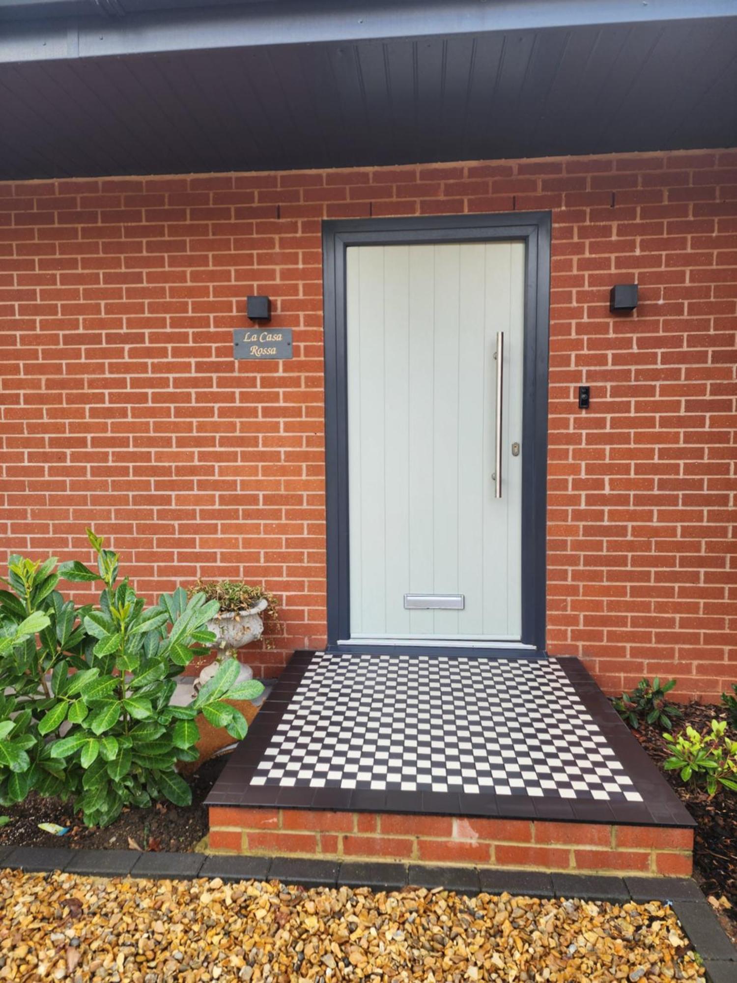 Guest house La Casa Rosa - Free Parking Close To Racecourse *