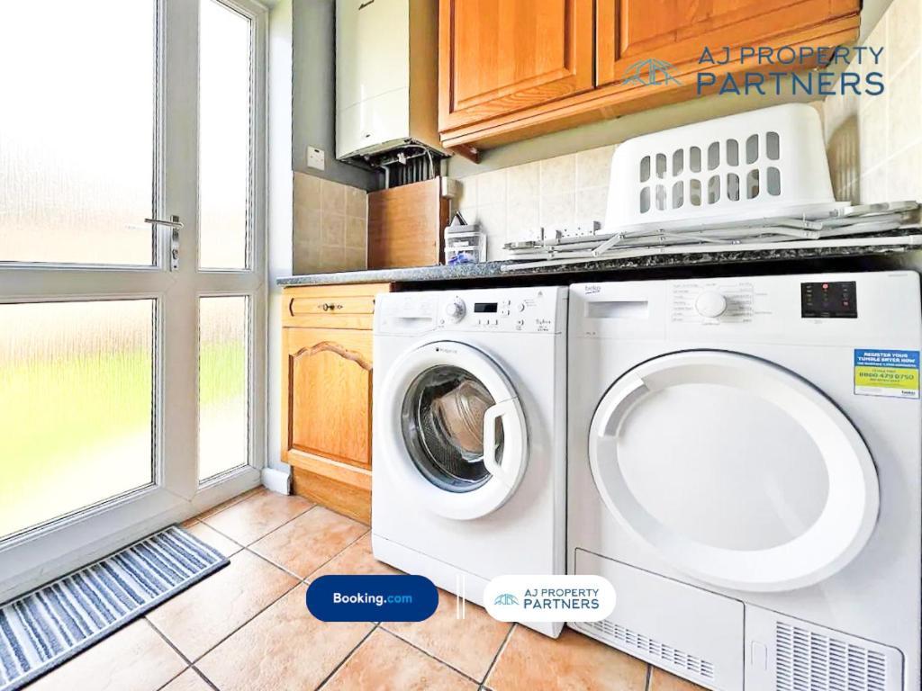 Premium L Hill View L Last-minute Offer L L Aj L Perfect For Short Or Long L 4beds 4bedrooms Casa de férias