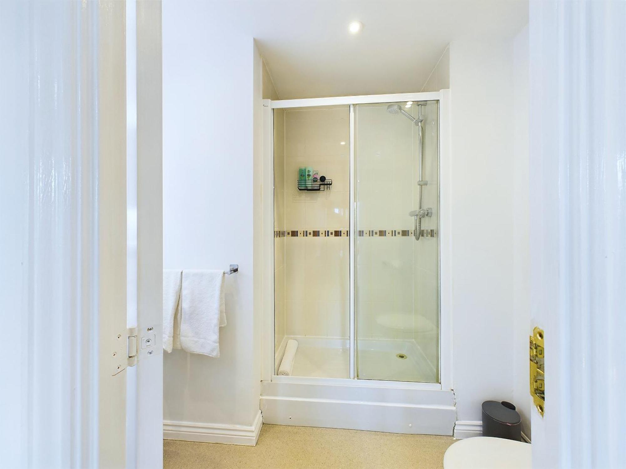 Signature - - Large 4 Bed House With Parking - Racecourse Holiday home Cheltenham