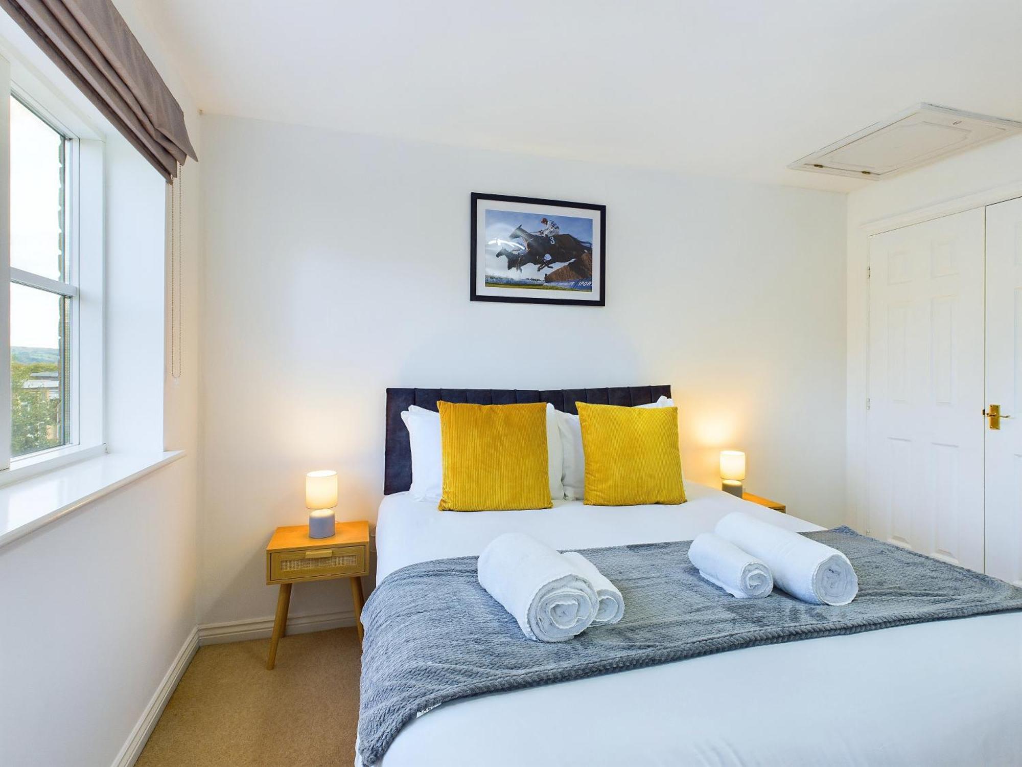 Holiday home Signature - - Large 4 Bed House With Parking - Racecourse *