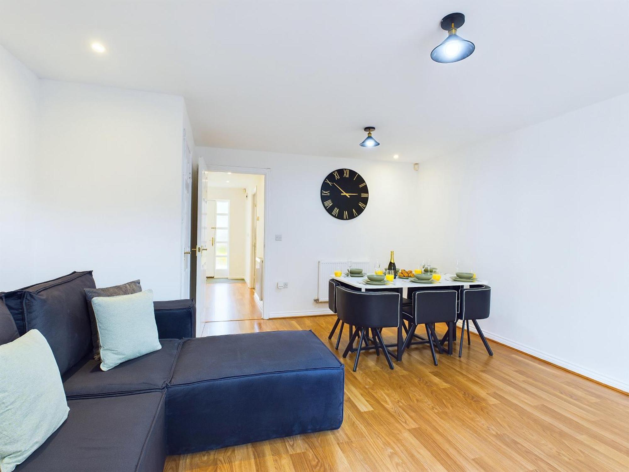 Signature - - Large 4 Bed House With Parking - Racecourse Holiday home *