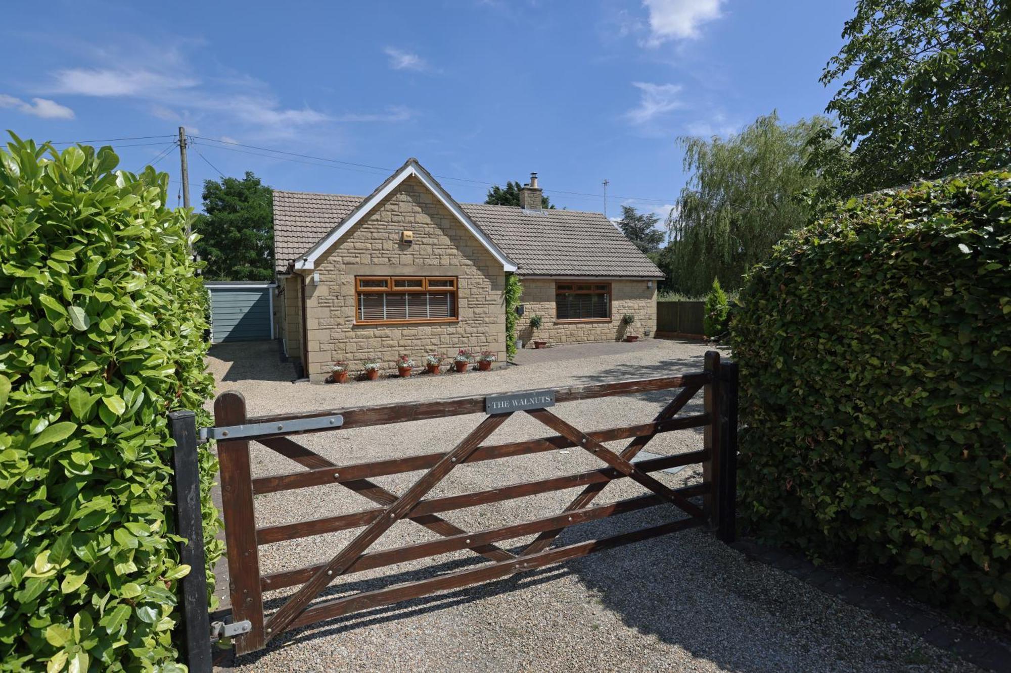 Magnificent 3-bedroom With Swim Holiday home