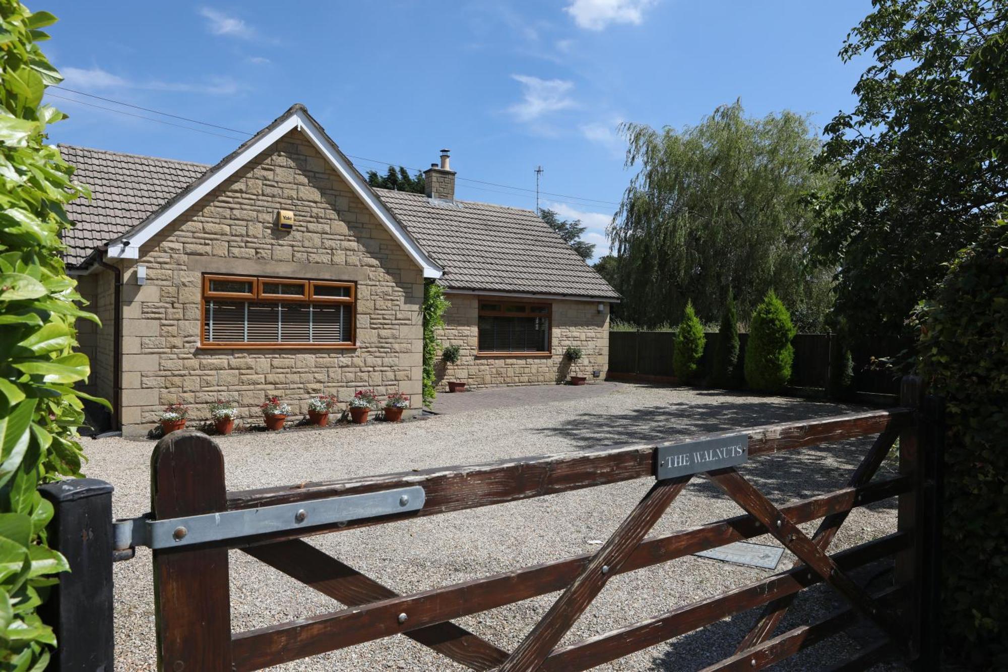 Magnificent 3-bedroom With Swim Holiday home *