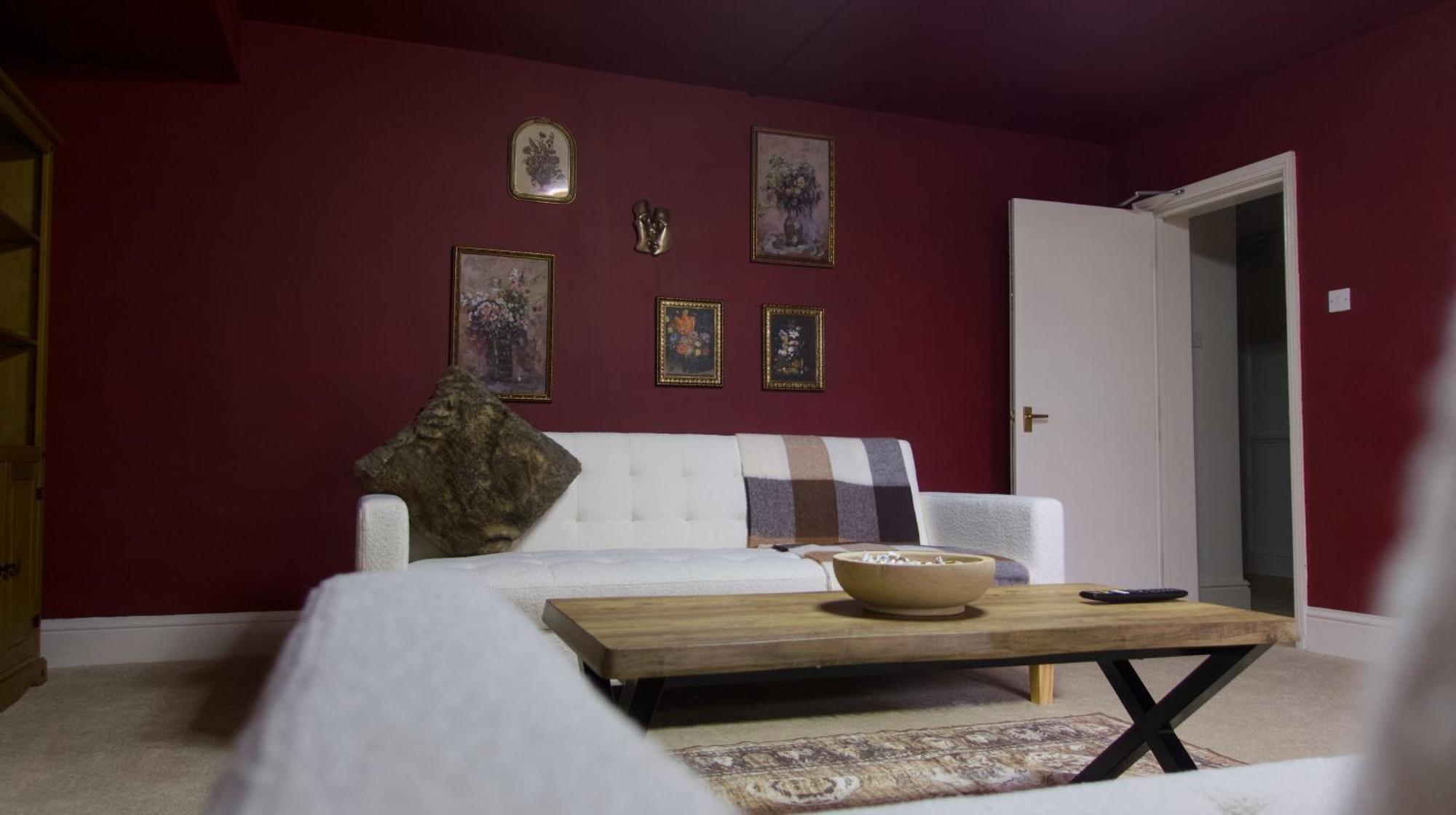 2 Bedroom - The Ruby Apartment *