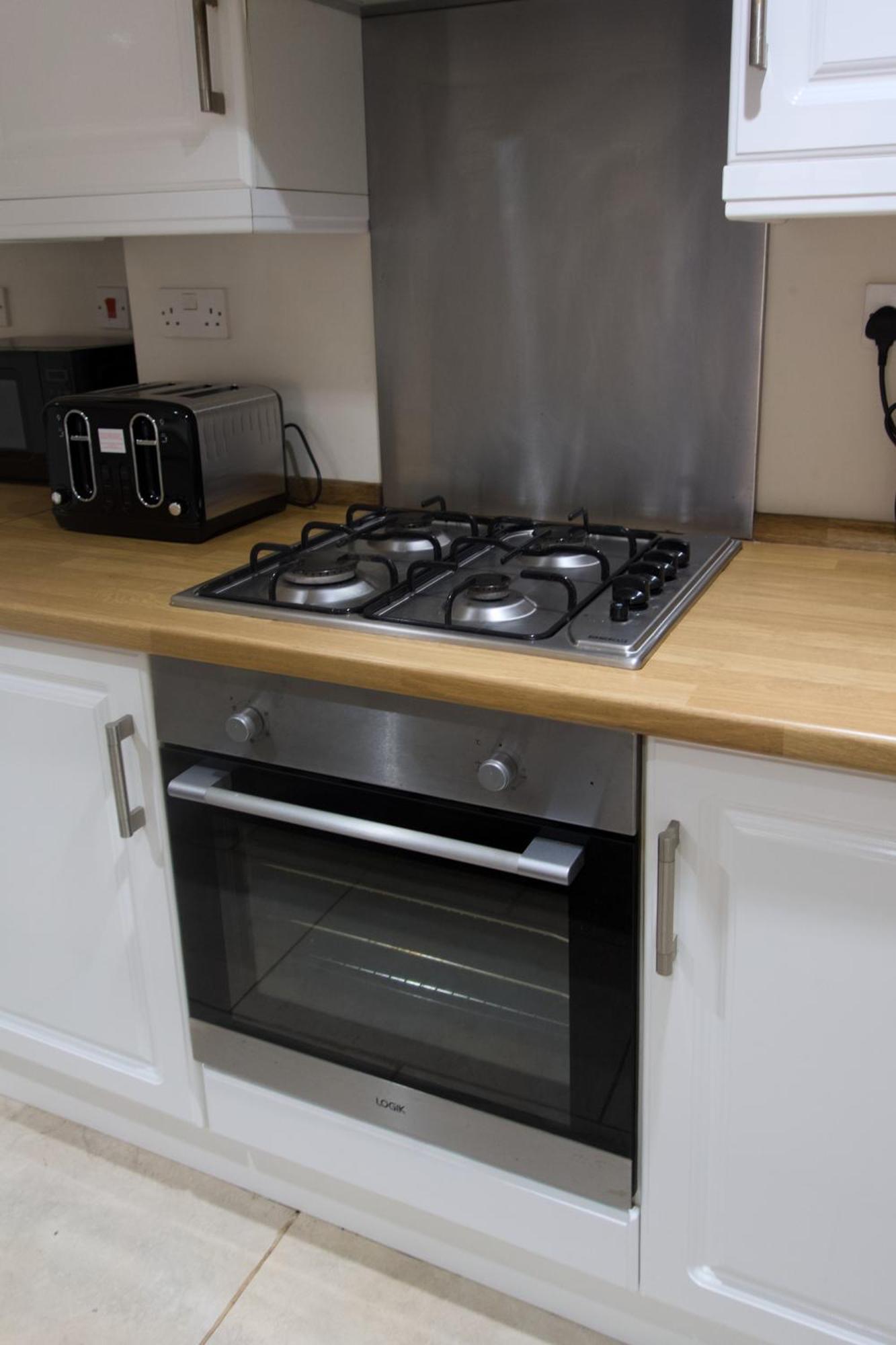 2 Bedroom - The Ruby Apartment *