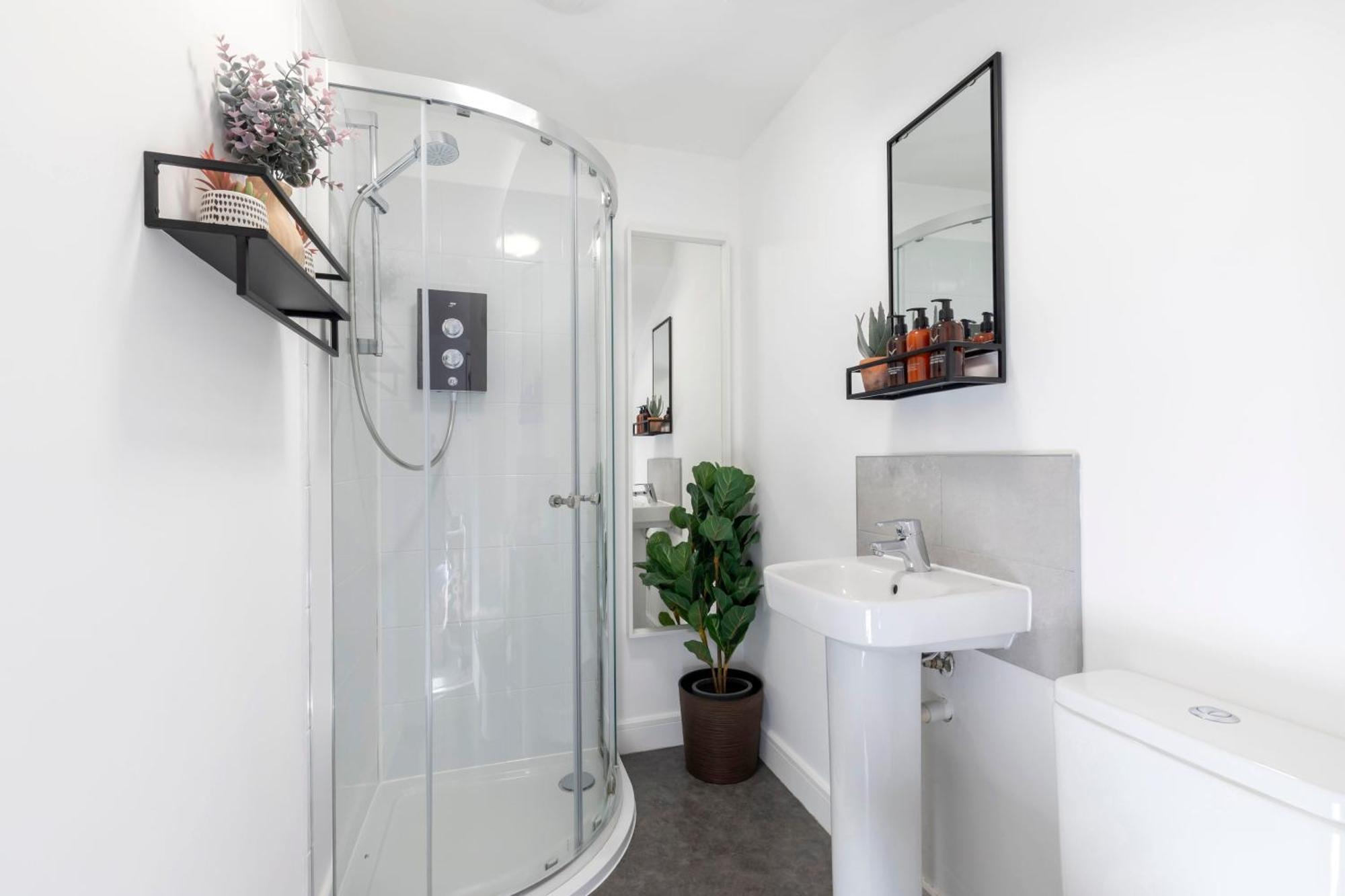 Private & Modern Close To Town