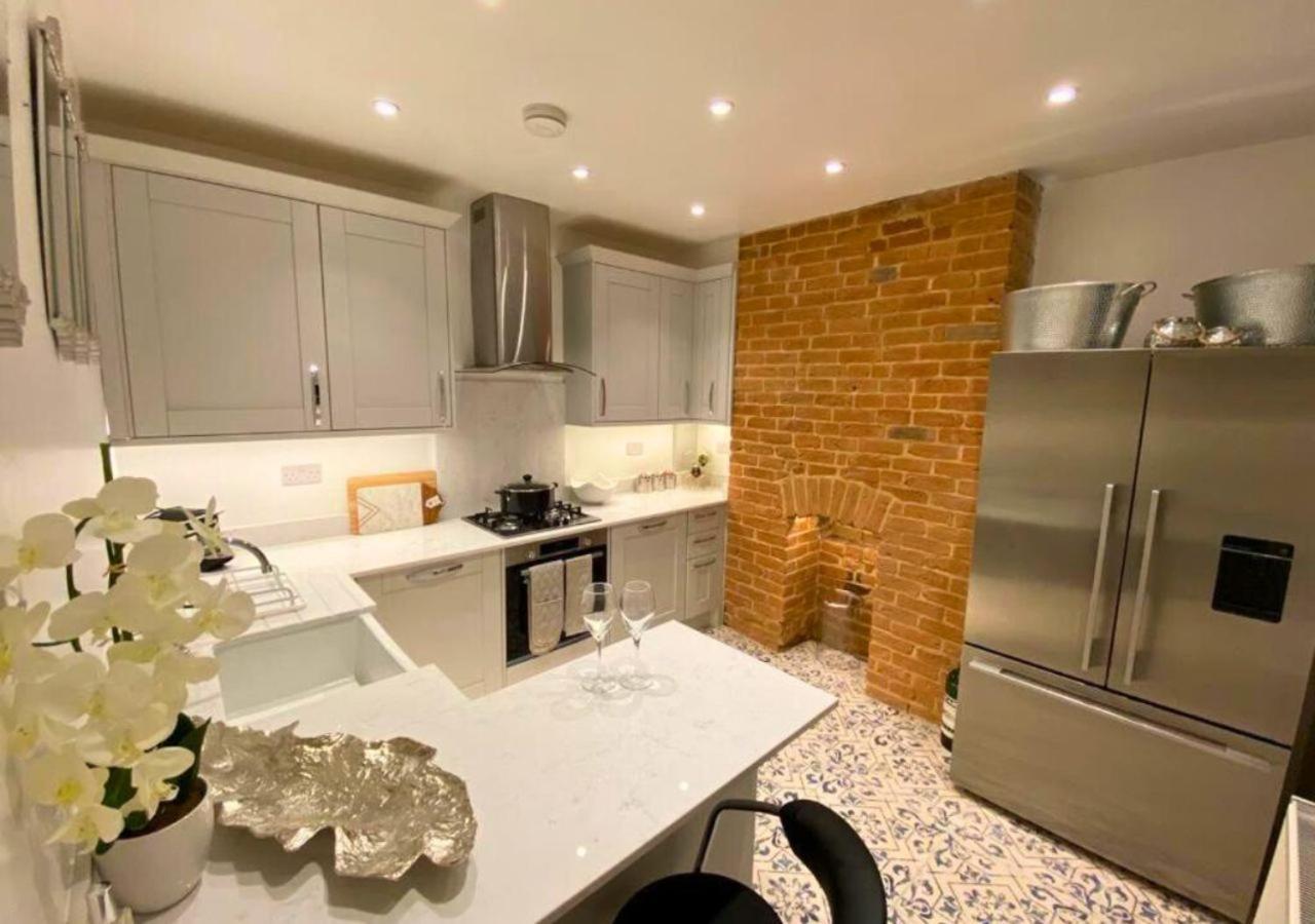 Gloucester Place Townhouse And Hot Tub!