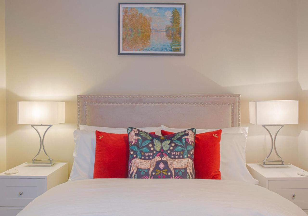 Stylish Grade Ii Listed Apartment: The London