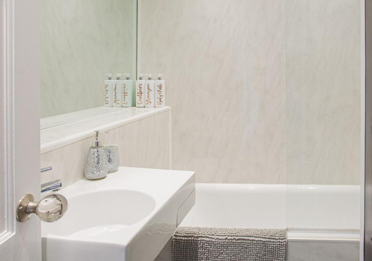 Stylish Grade Ii Listed Apartment: The London Apartment