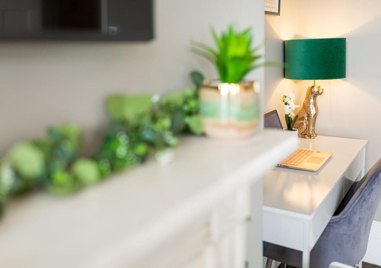 Stylish Grade Ii Listed Apartment: The London *