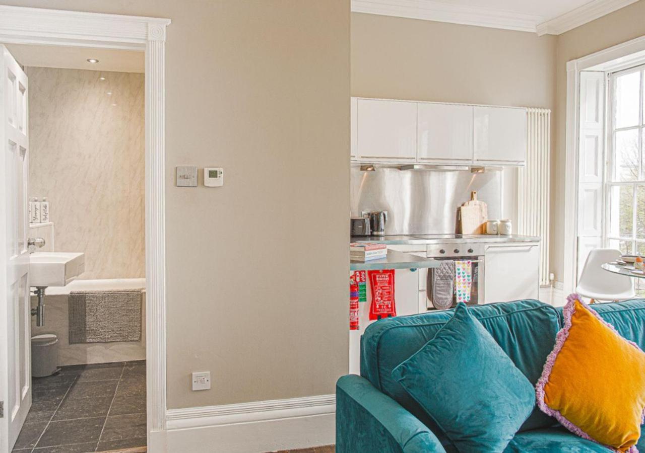 Stylish Grade Ii Listed Apartment: The London * Cheltenham