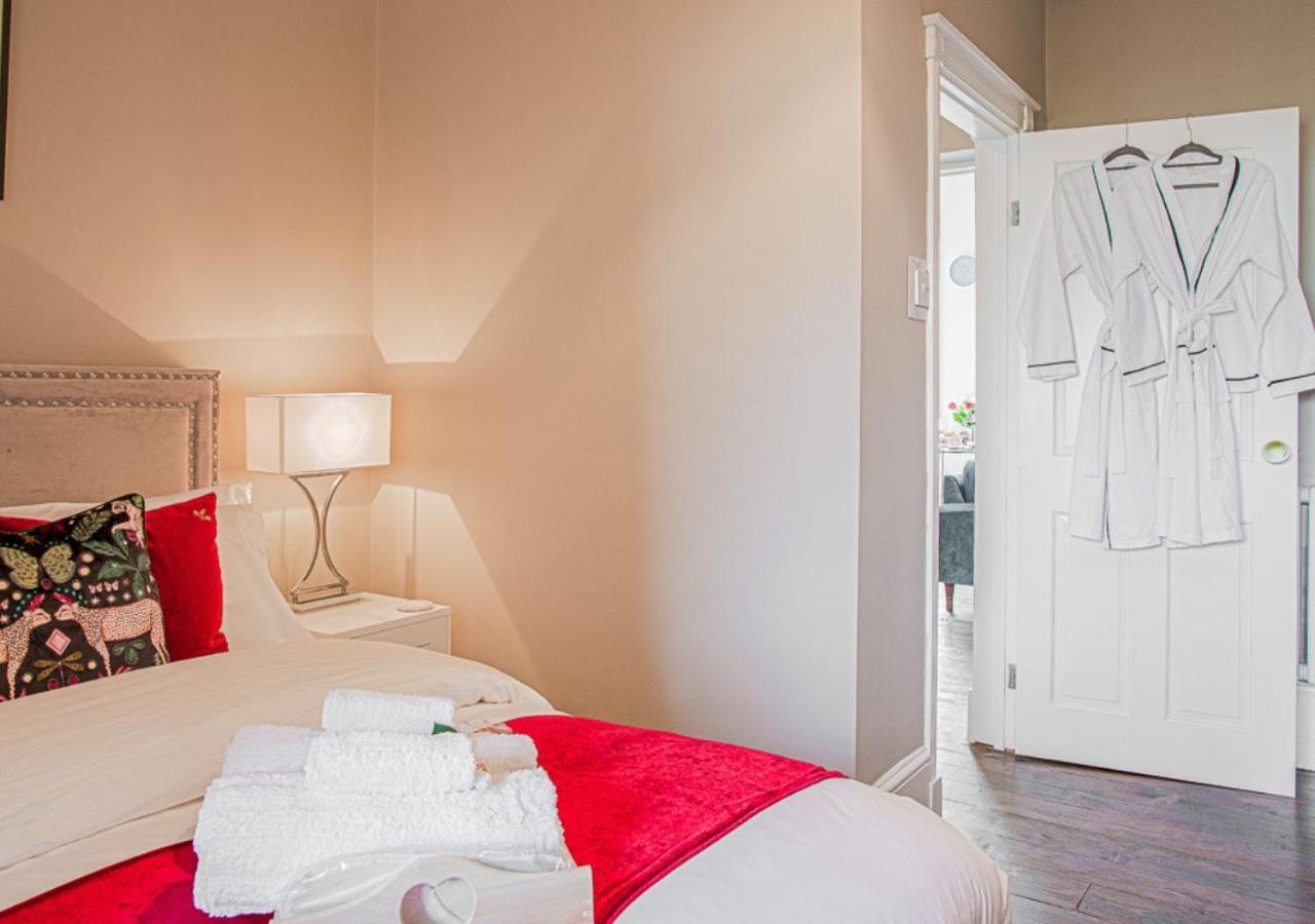 Stylish Grade Ii Listed Apartment: The London * Cheltenham