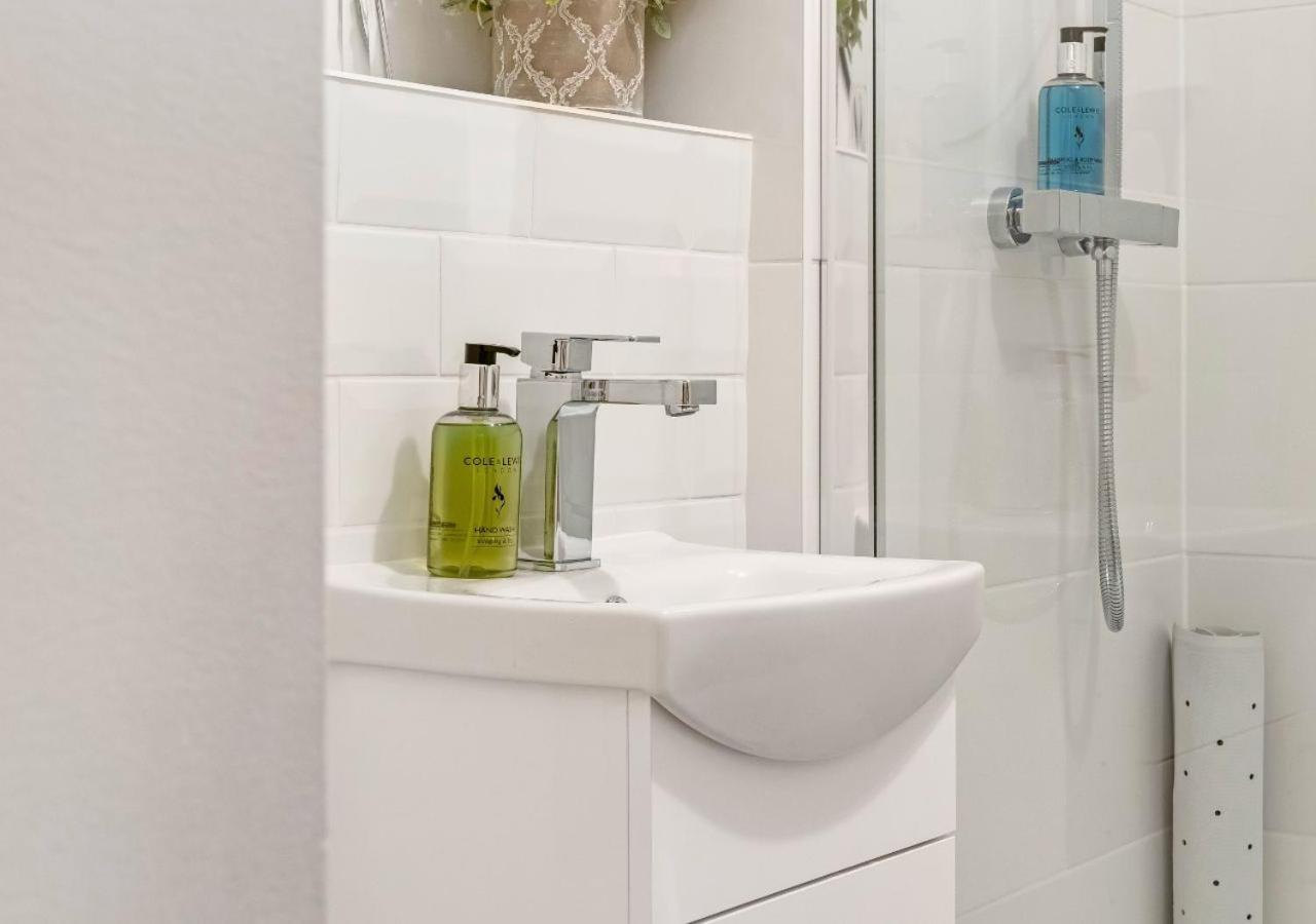 Apartment 1bd With Free Underground Parking! *