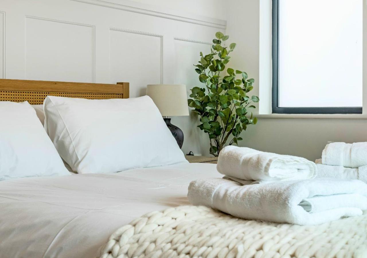 1bd With Free Underground Parking! *