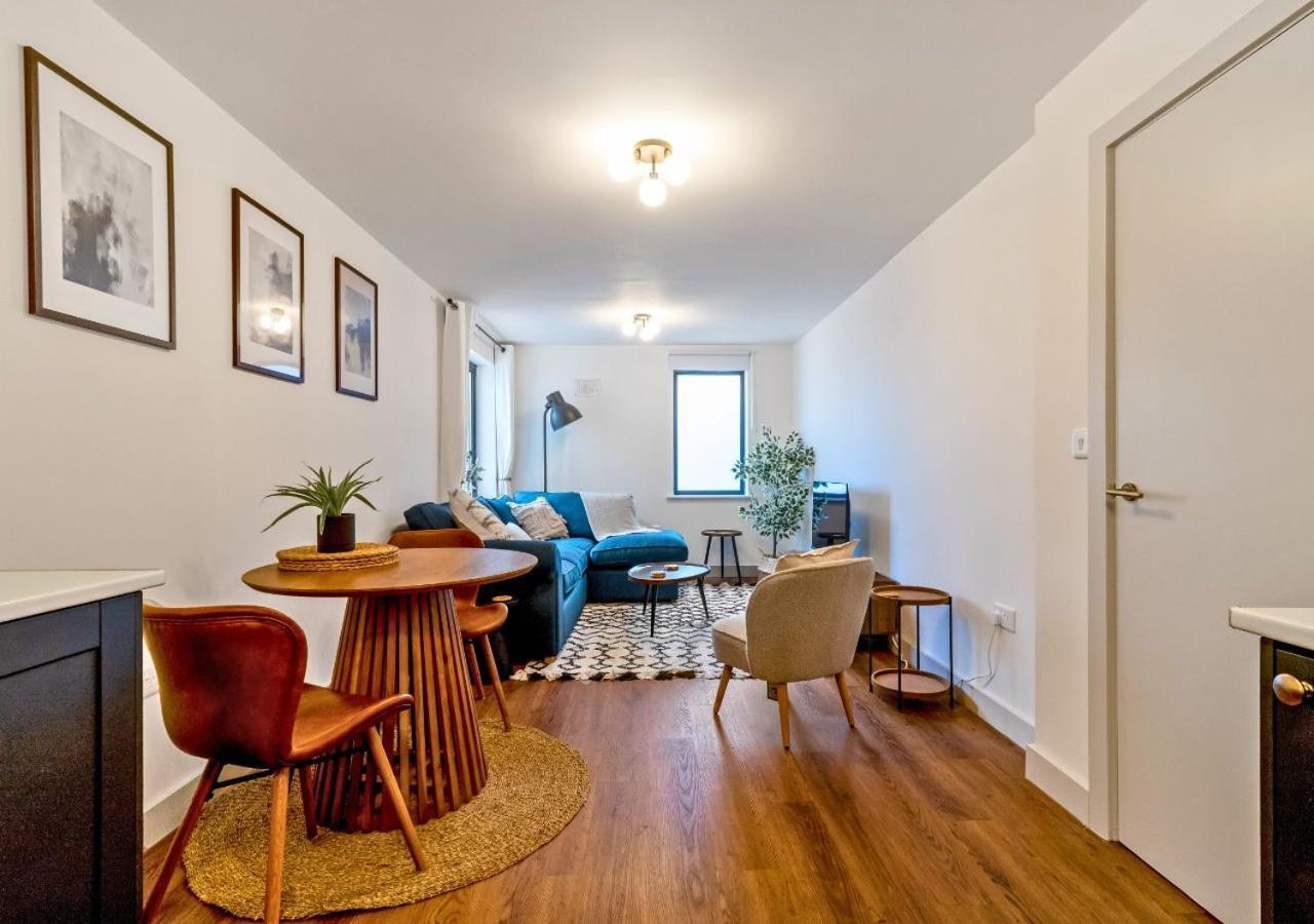Apartment 1bd With Free Underground Parking! Cheltenham