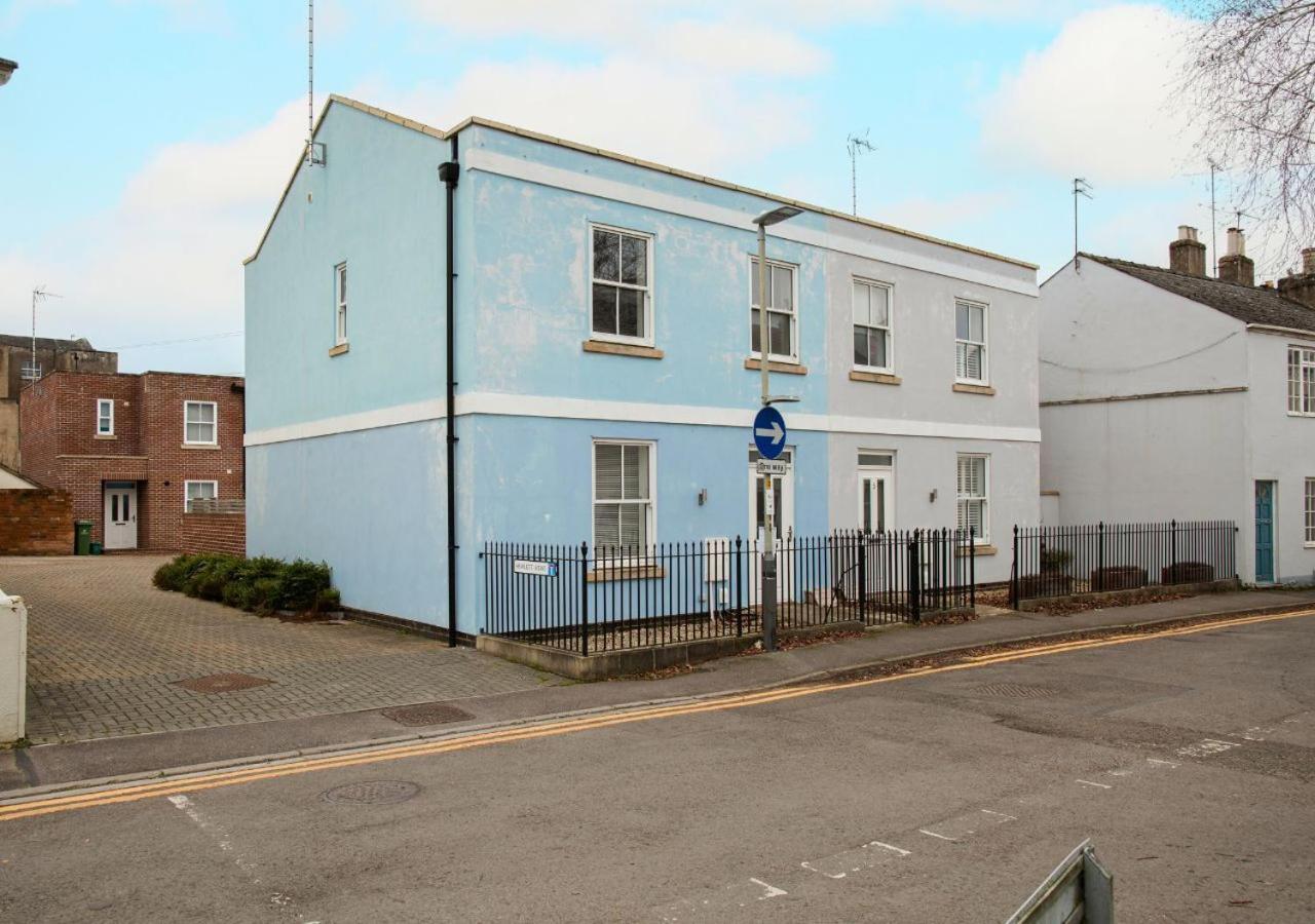 Holiday home Stunning 2 Bed With Private Patio And Free Parking