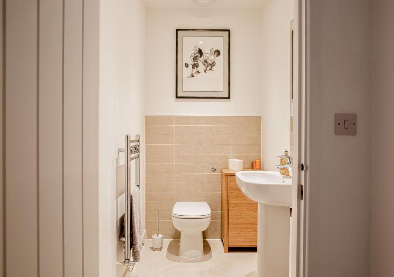 Stunning 2 Bed With Private Patio And Free Parking