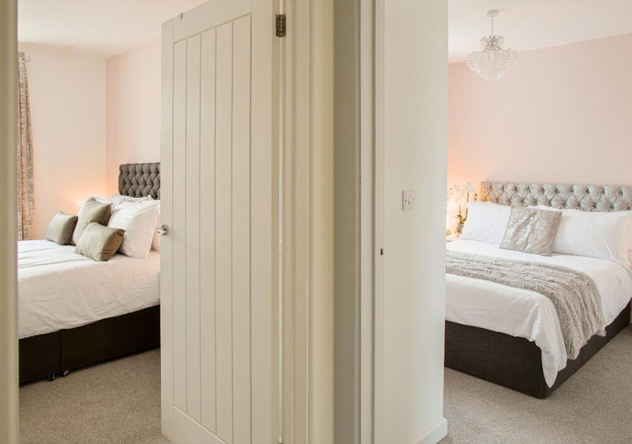 Stunning 2 Bed With Private Patio And Free Parking * Cheltenham