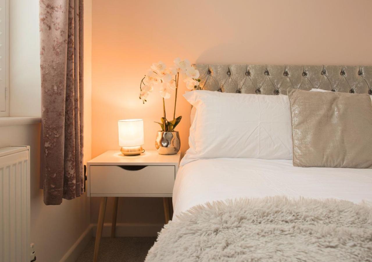 Stunning 2 Bed With Private Patio And Free Parking
