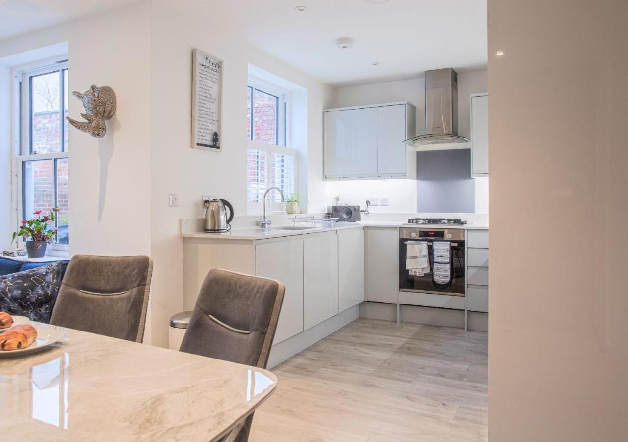 Stunning 2 Bed With Private Patio And Free Parking
