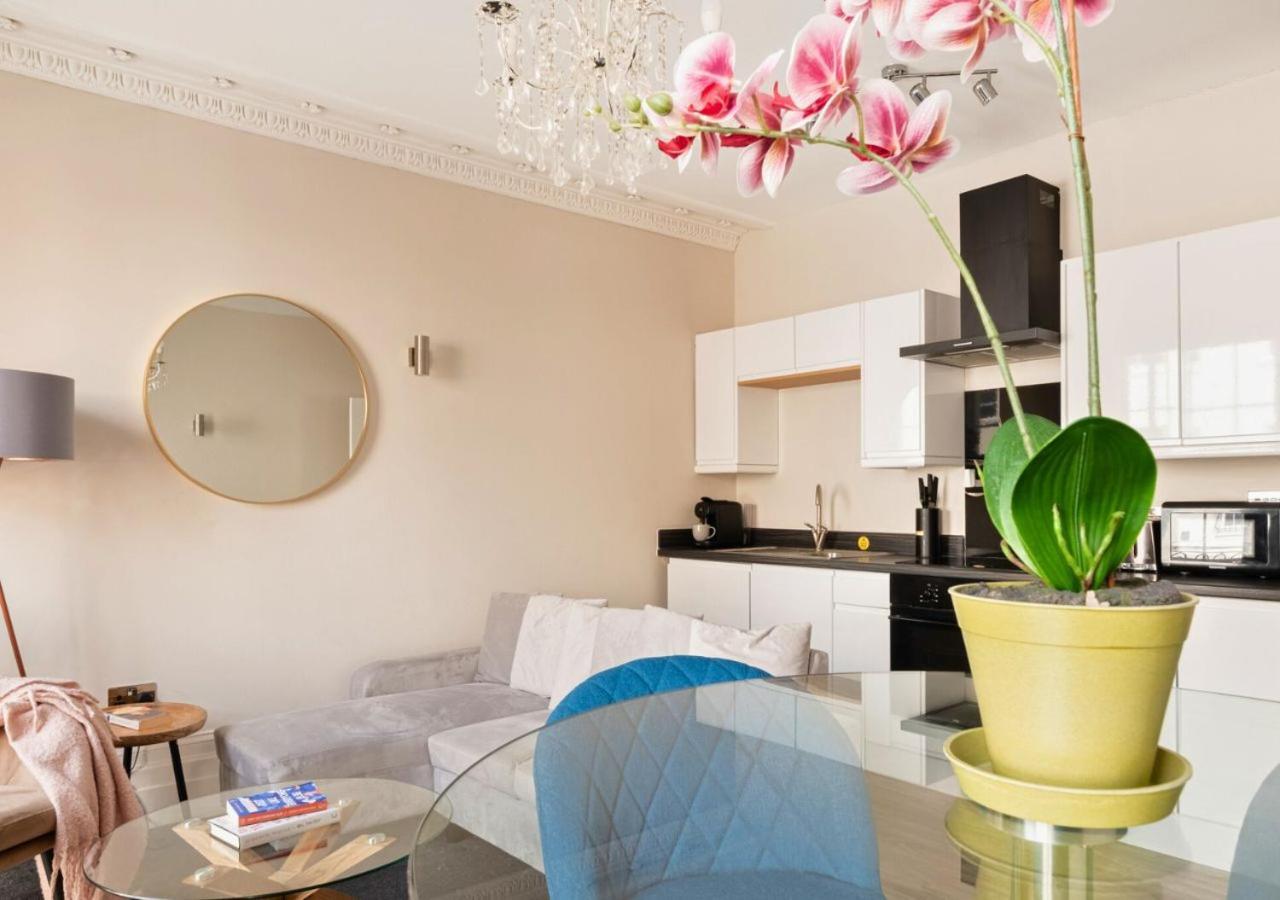 Stunning 2 Bed In The Centre Of Cheltenham! Apartment *