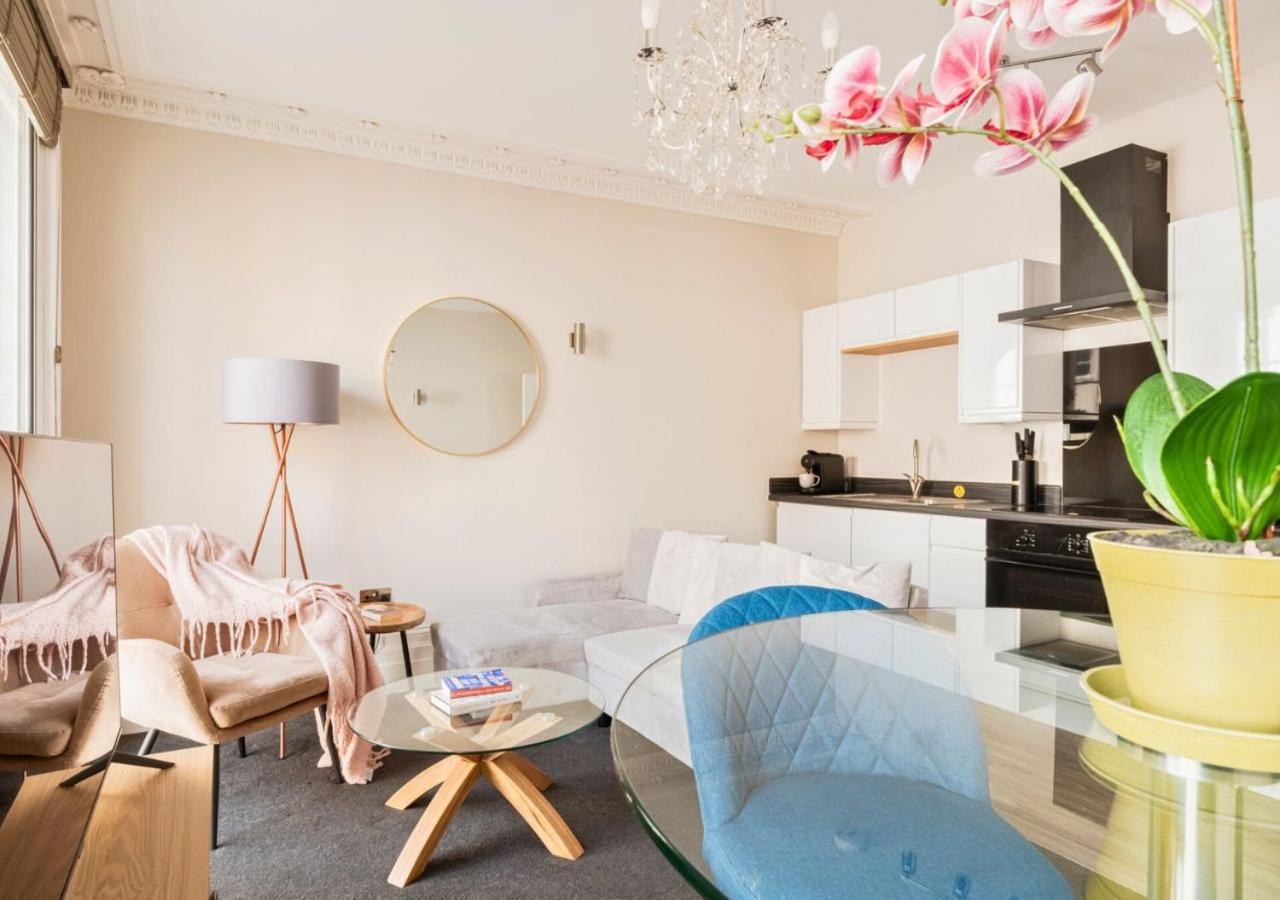 Apartment Stunning 2 Bed In The Centre Of Cheltenham! *