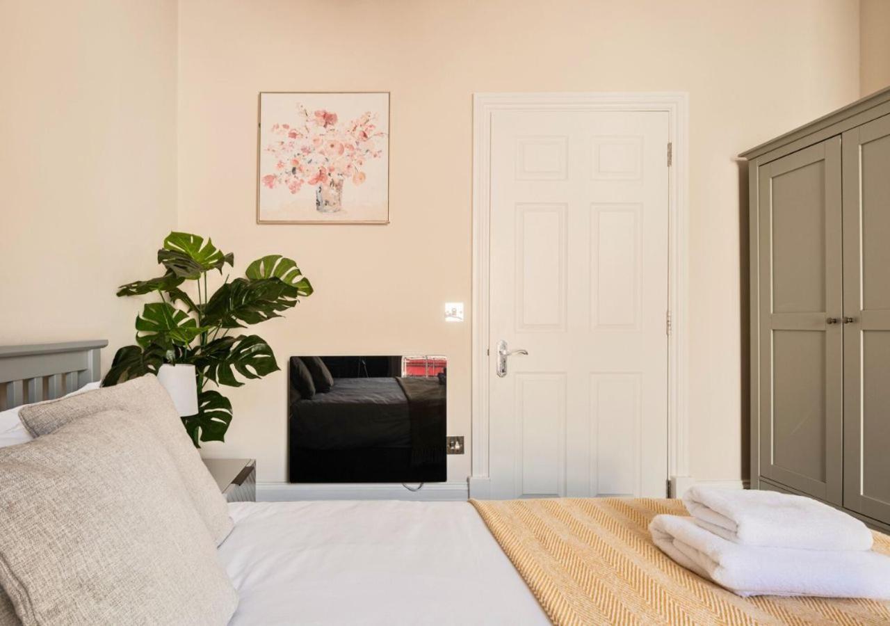 Apartment Stunning 2 Bed In The Centre Of Cheltenham! *