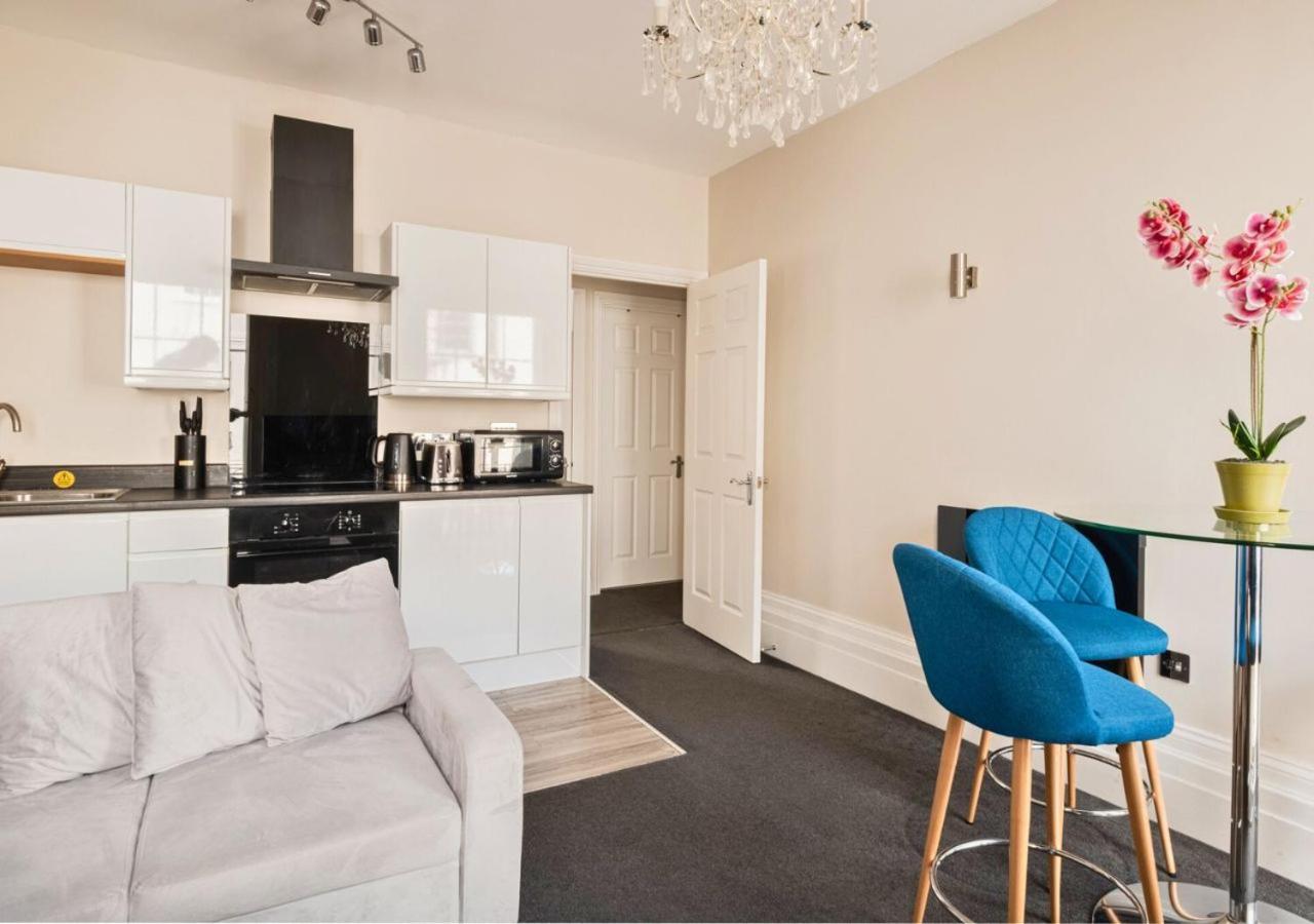 Stunning 2 Bed In The Centre Of Cheltenham!