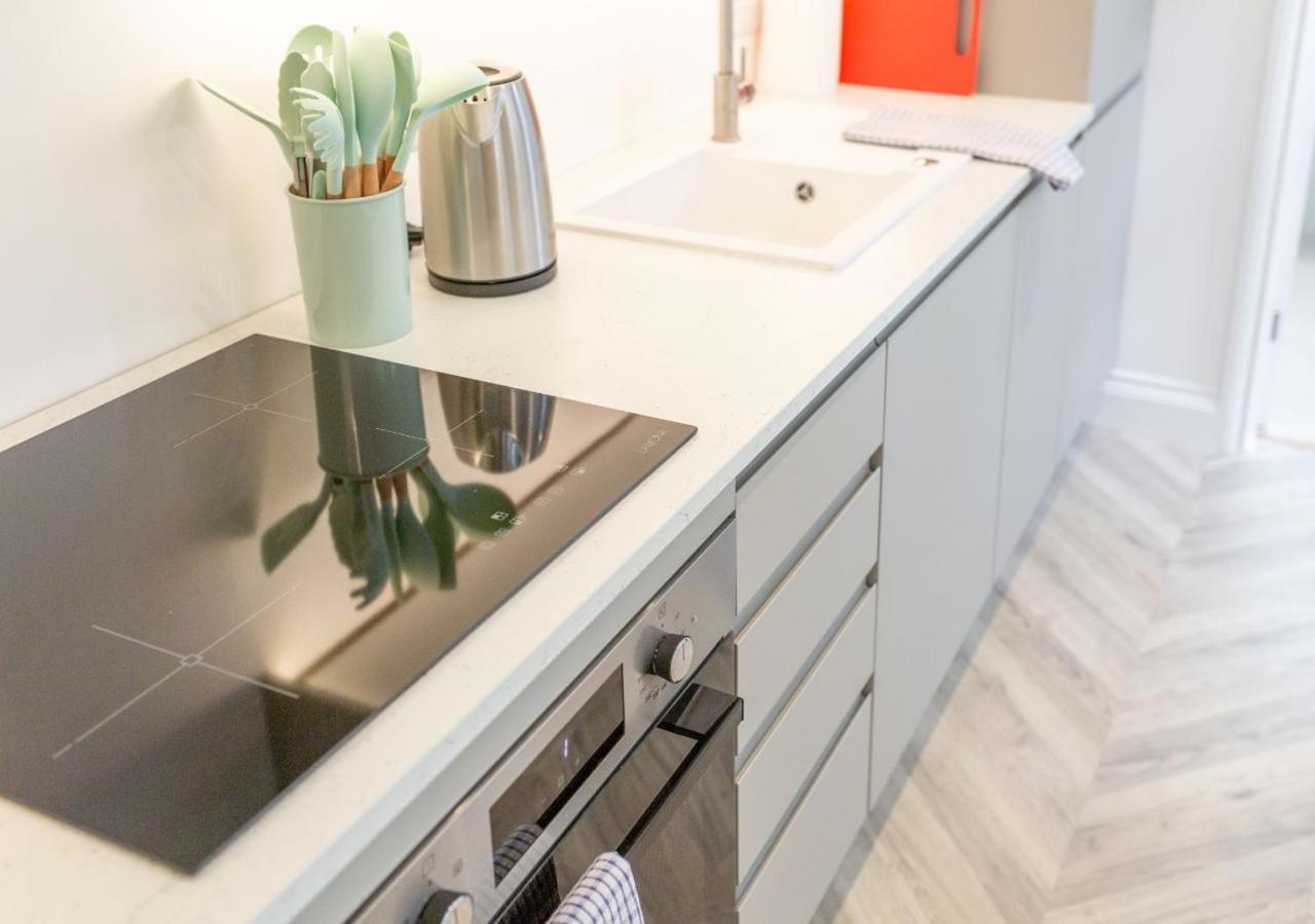 Bright & Airy 2bd - 10 Mins Walk To Chelt Centre! * Cheltenham