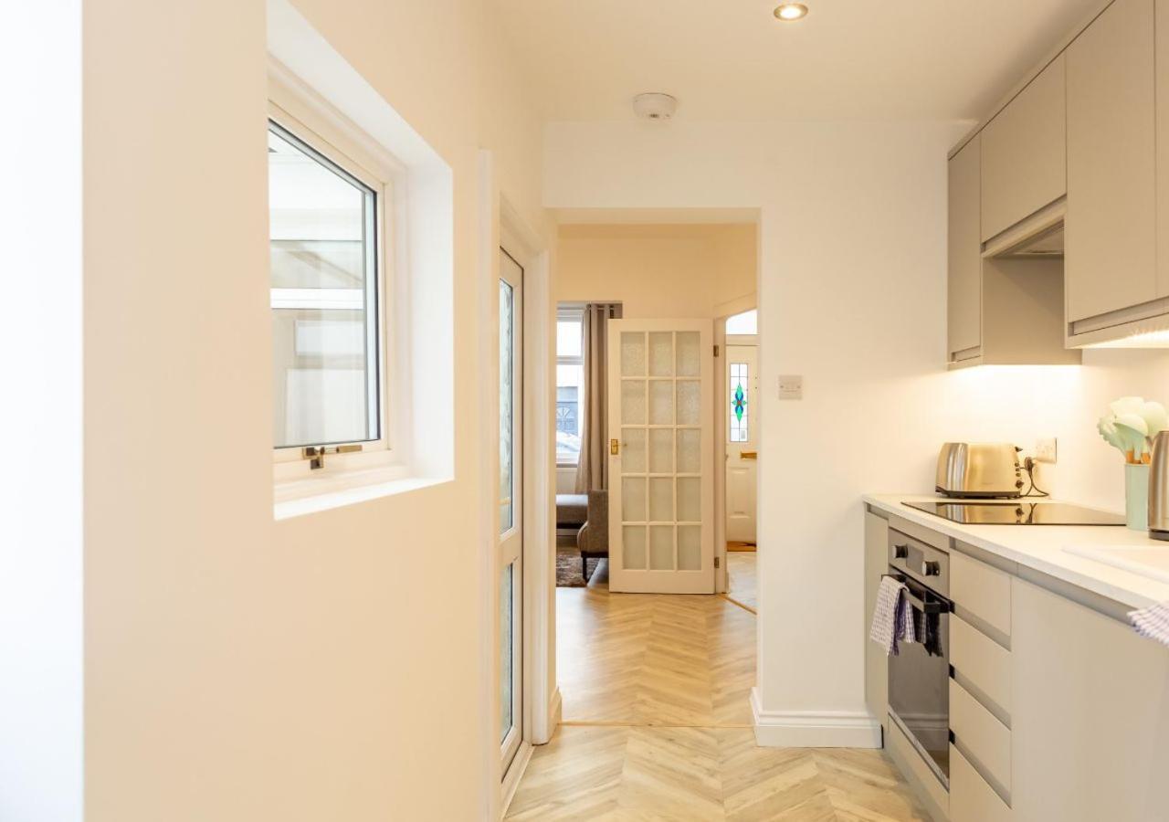 Bright & Airy 2bd - 10 Mins Walk To Chelt Centre! Holiday home