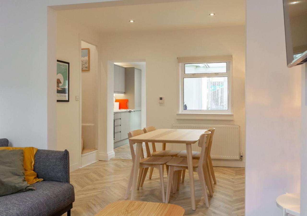 Holiday home Bright & Airy 2bd - 10 Mins Walk To Chelt Centre! Cheltenham