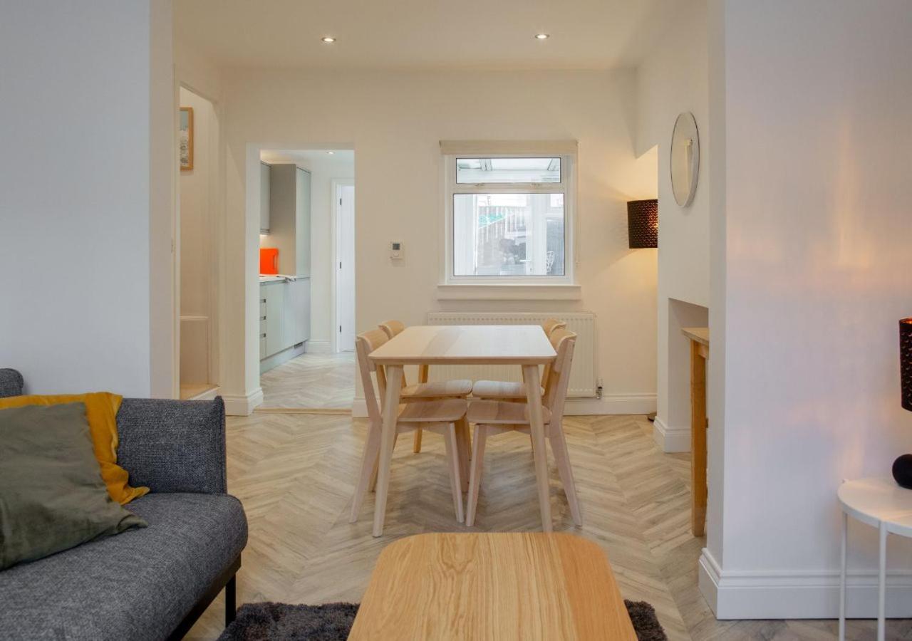 Holiday home Bright & Airy 2bd - 10 Mins Walk To Chelt Centre! Cheltenham