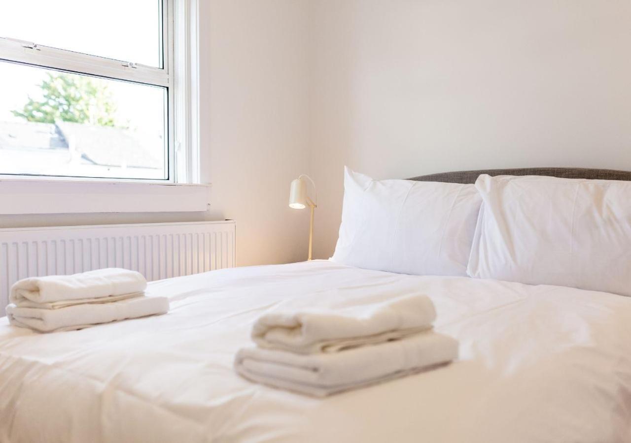 Holiday home Bright & Airy 2bd - 10 Mins Walk To Chelt Centre!