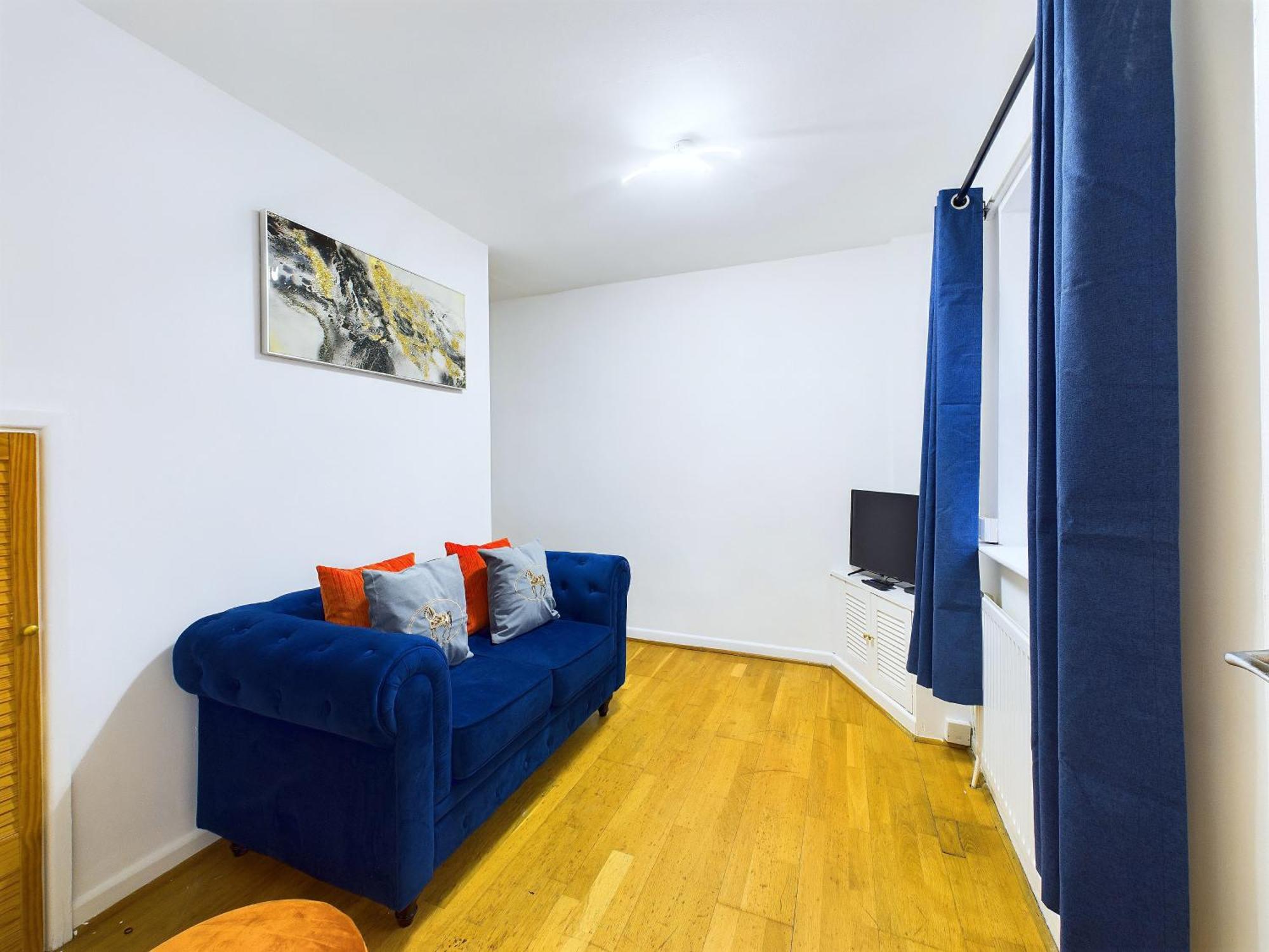 New Portland House By Signature - 3 Bedroom House In * Cheltenham