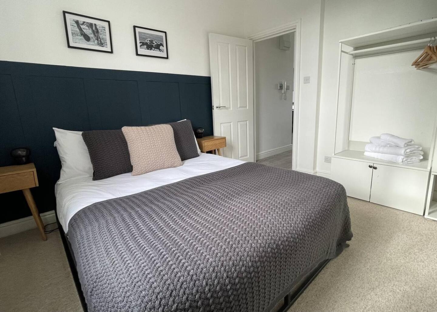 Explore The Cotswolds, Modern, Parking, Apartment