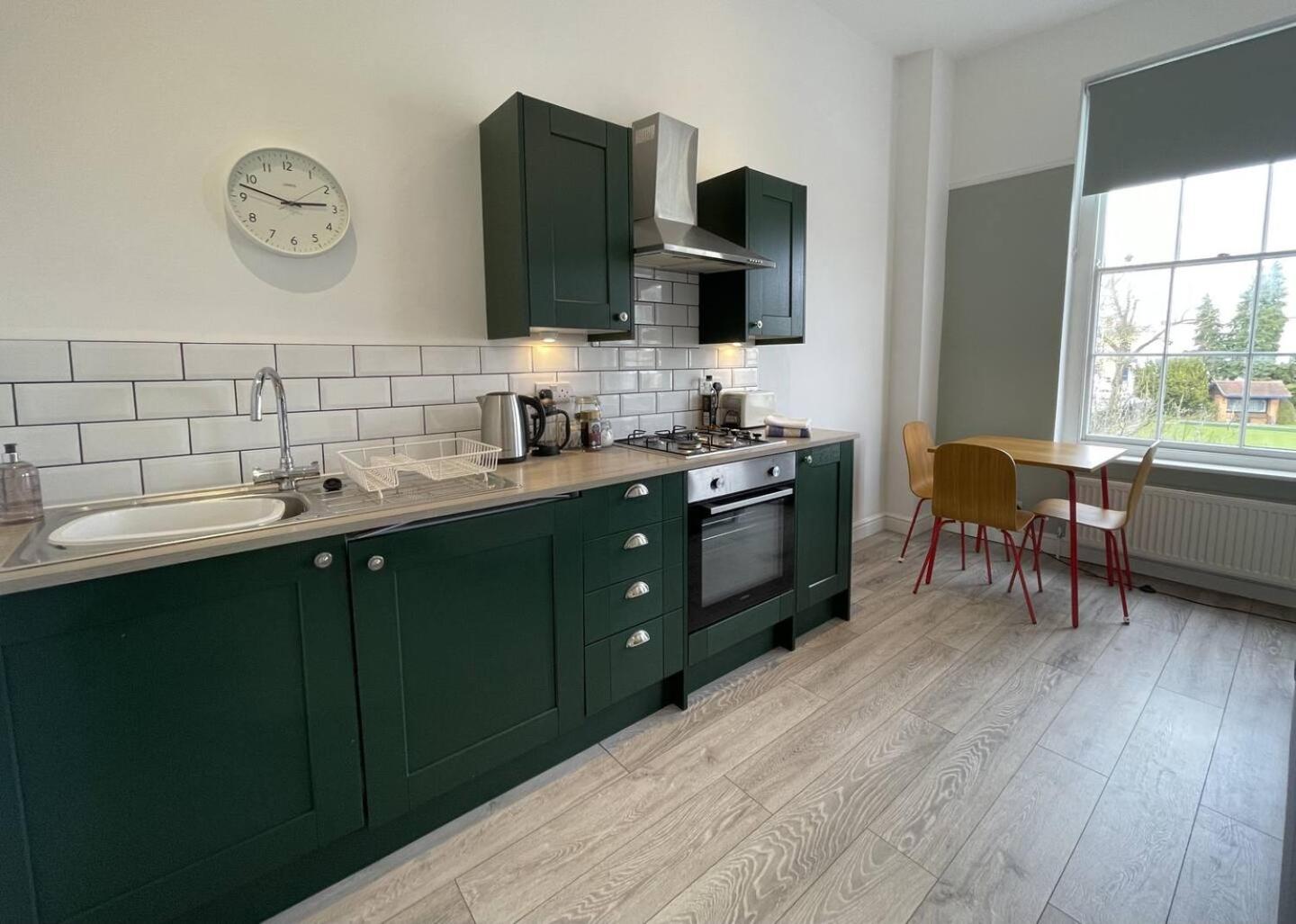 Apartment Explore The Cotswolds, Modern, Parking, *