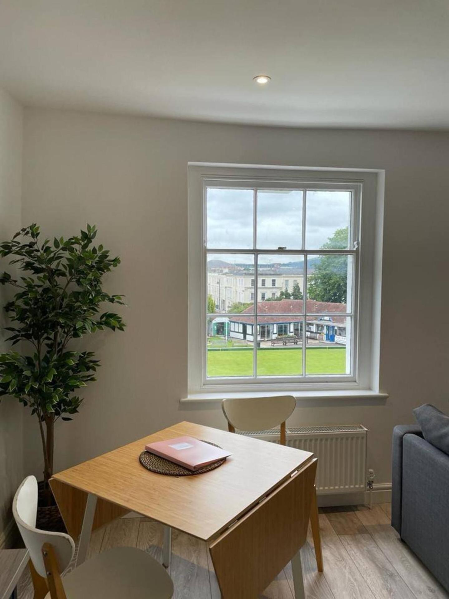 Apartment Fabulous Apartment! Spacious, Parking Cheltenham