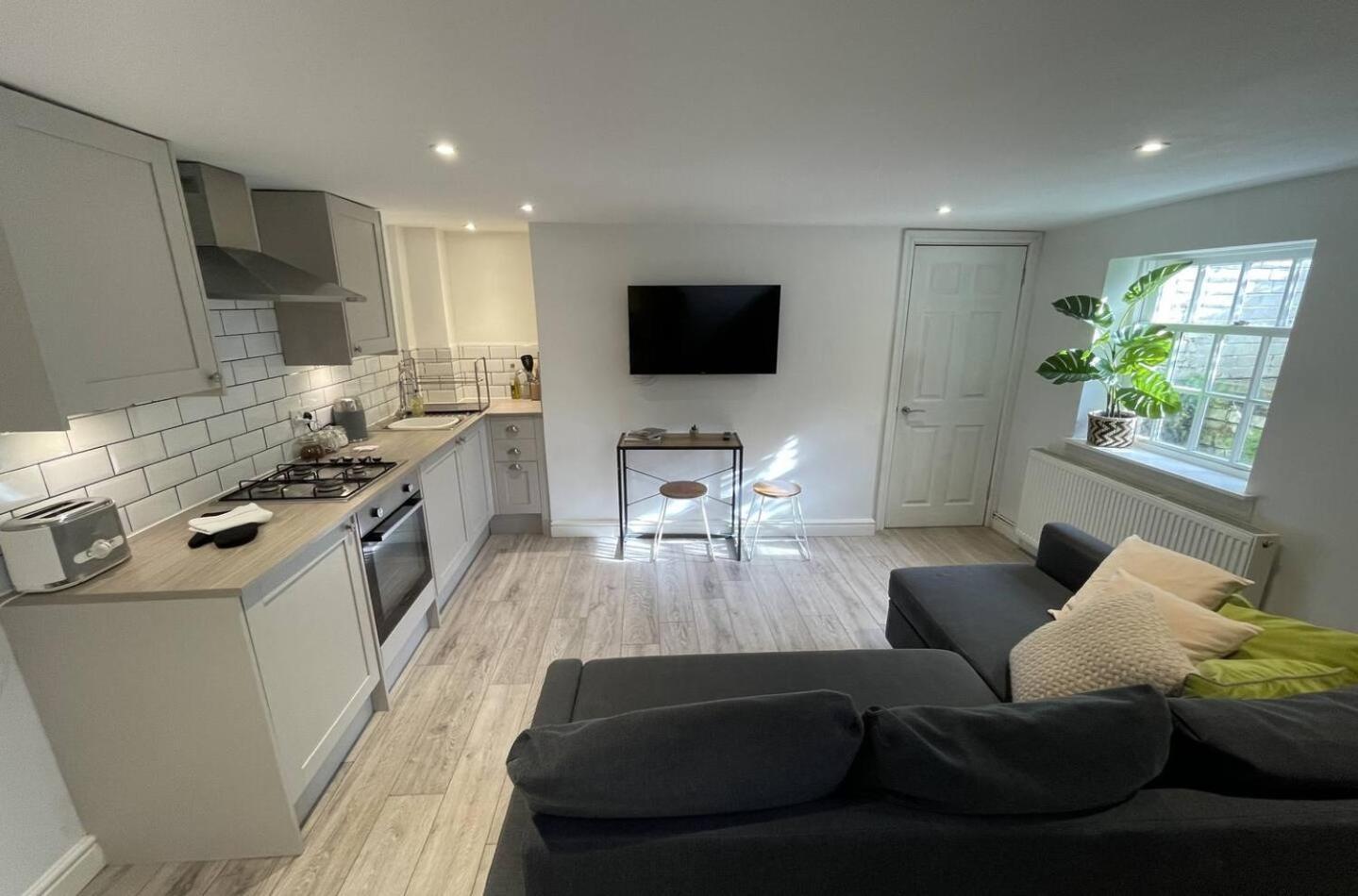 Apartment Contractor, Central, Parking, Longstay *