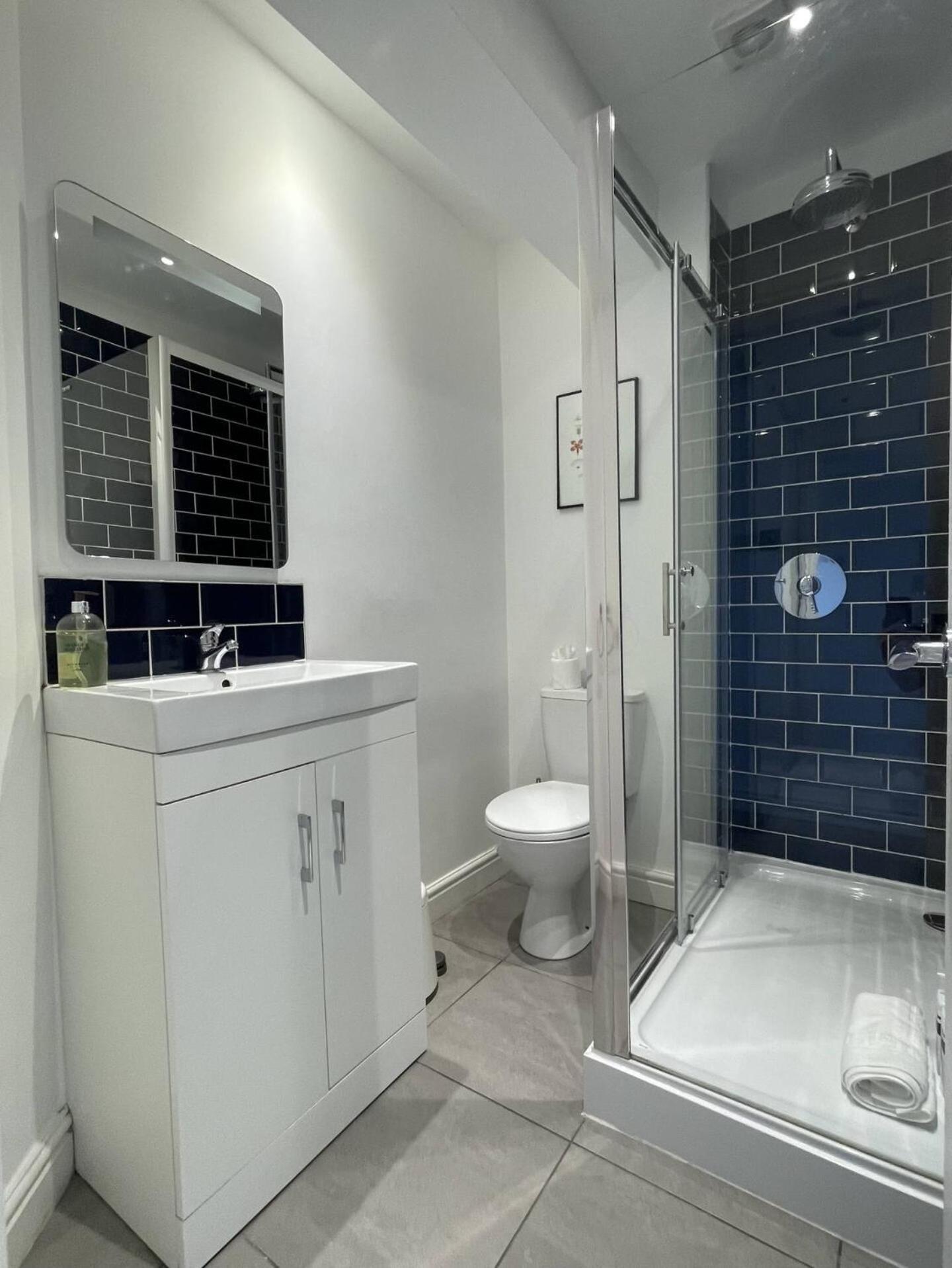 Fabulous Apartment! Spacious, Parking Apartment *