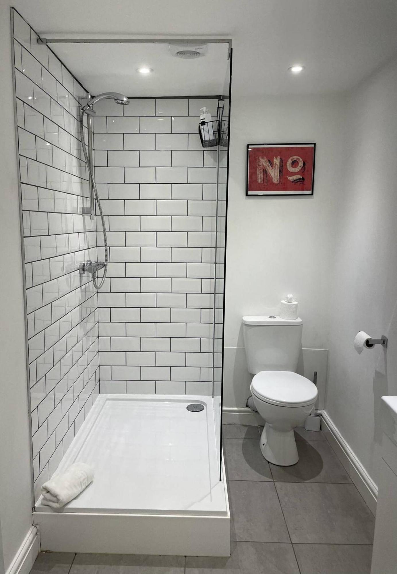 Contractor, Central, Parking, Longstay Apartment Cheltenham