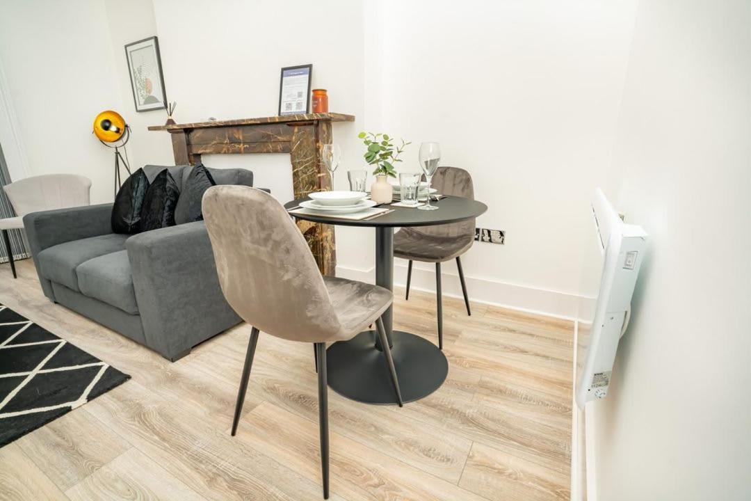 Cosy 1 Bedroom In Centre Apartment