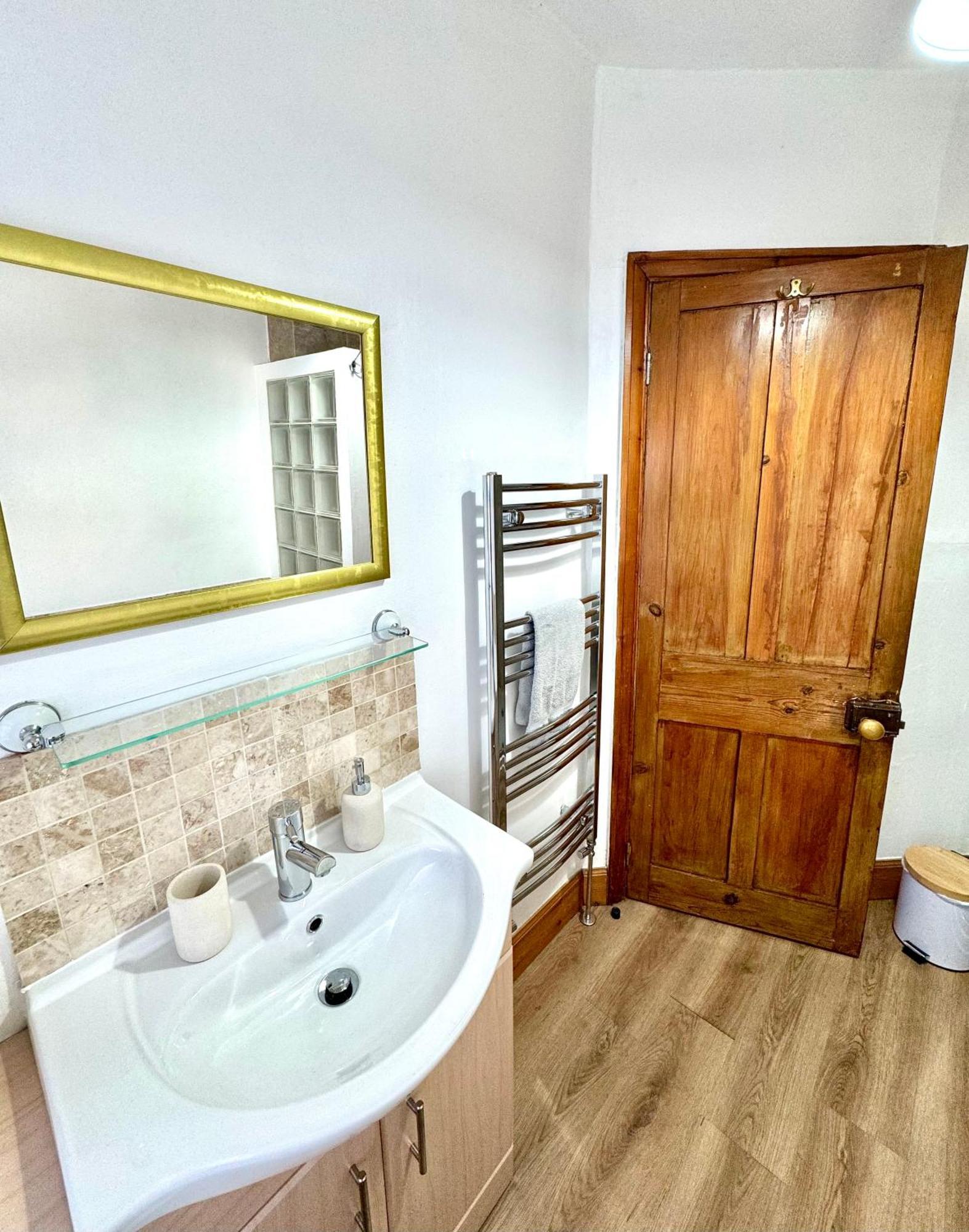 Apartment 2-bedroom House In Town Centre *