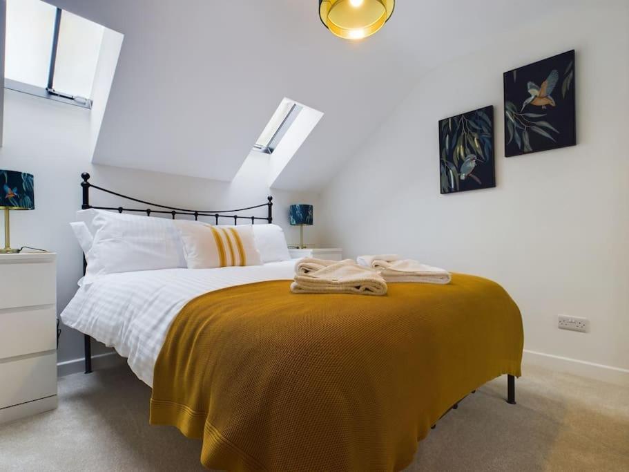 Arcadia House, Location With Parking, King Size Bed And Wifi * Cheltenham