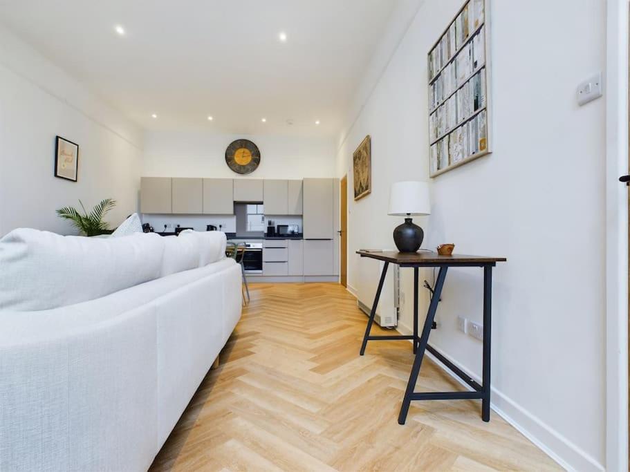 Arcadia House, Location With Parking, King Size Bed And Wifi Holiday home *